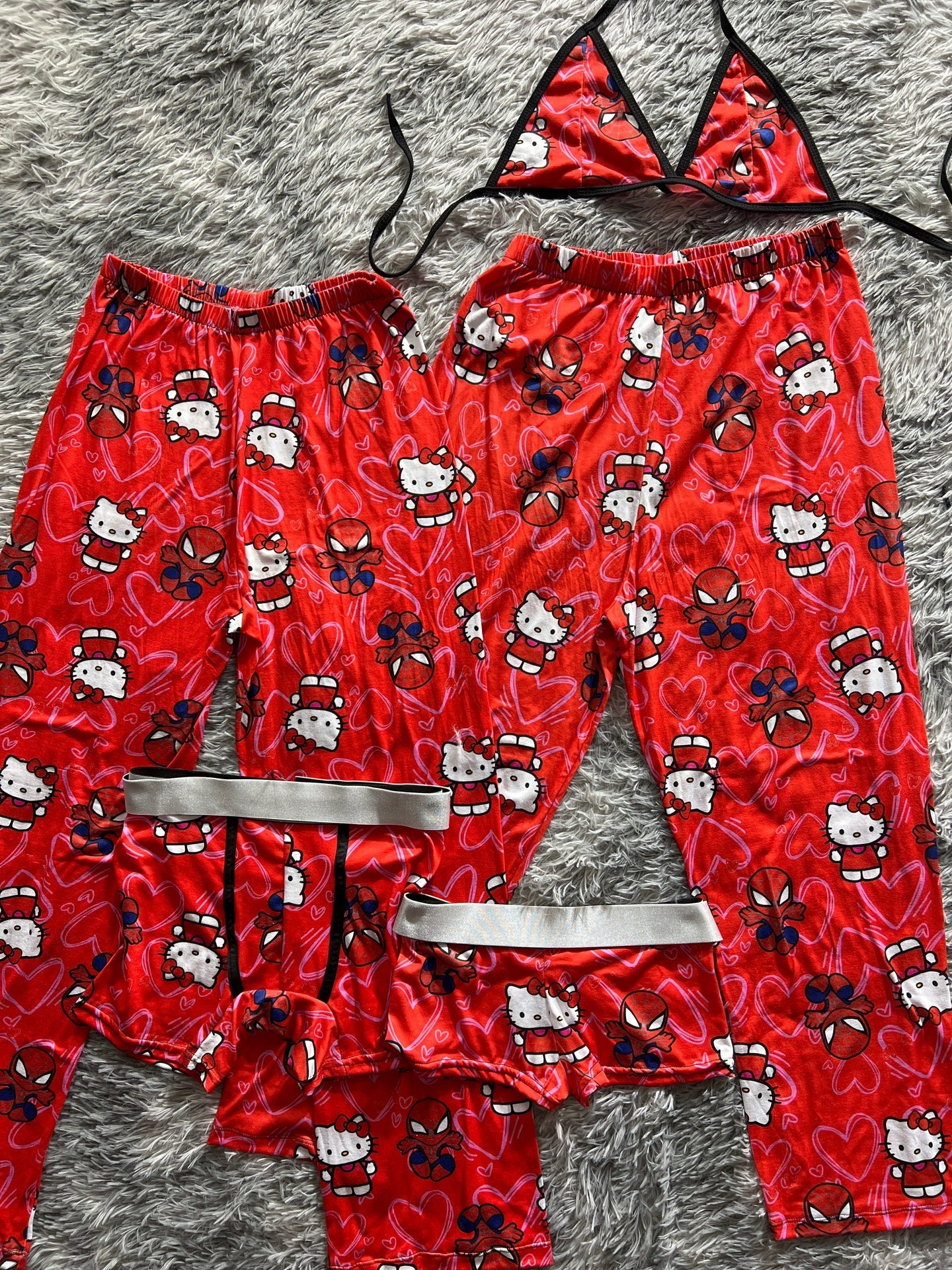 spider kitty fondo de corazones rojo pijama 5 piezas