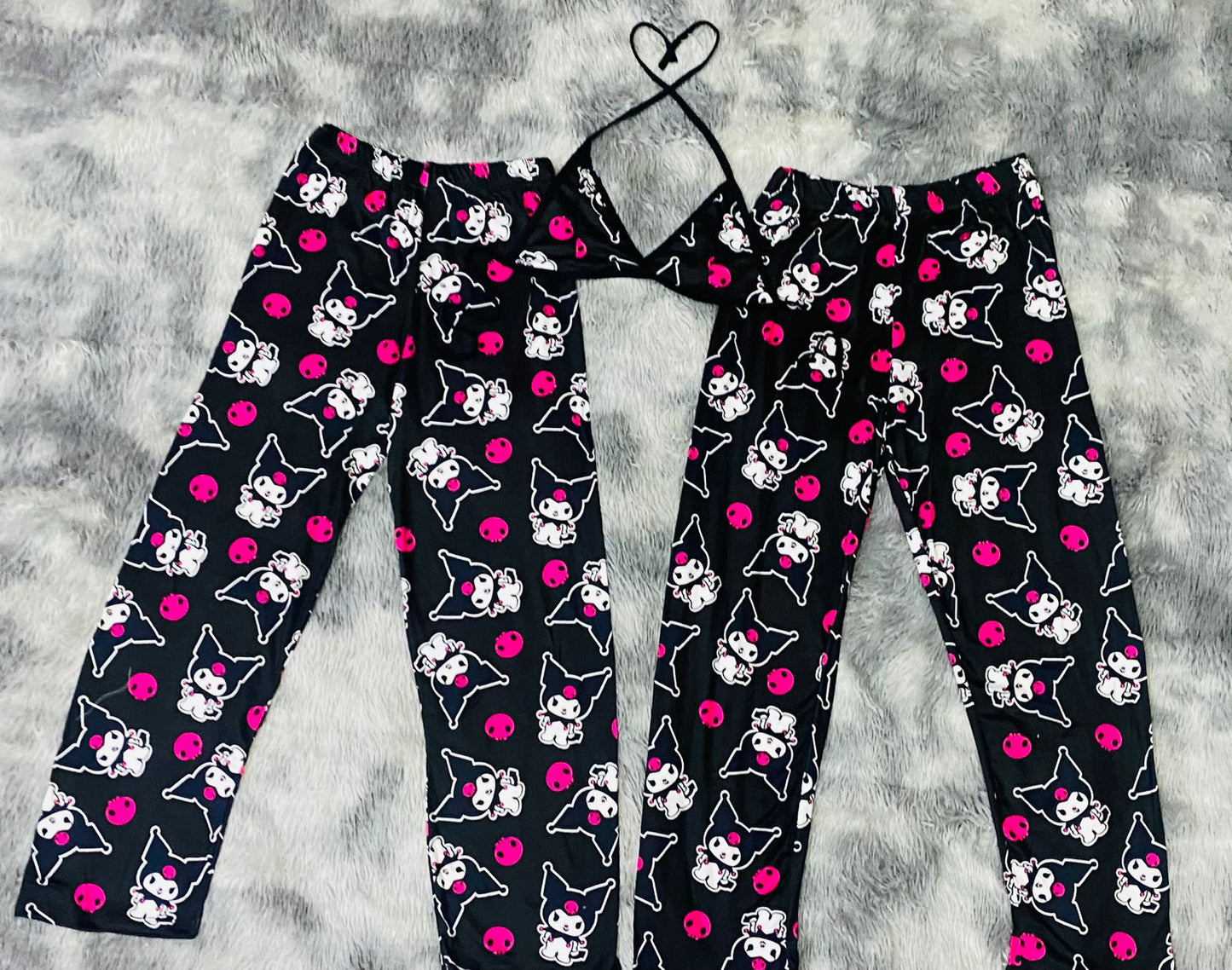 Kuromi Pijama Negro Duo de pijama afelpada.