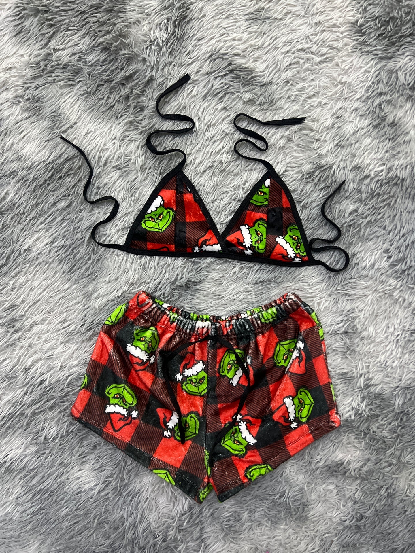 El grinch cuadros rojos top con short unitalla de afelpada