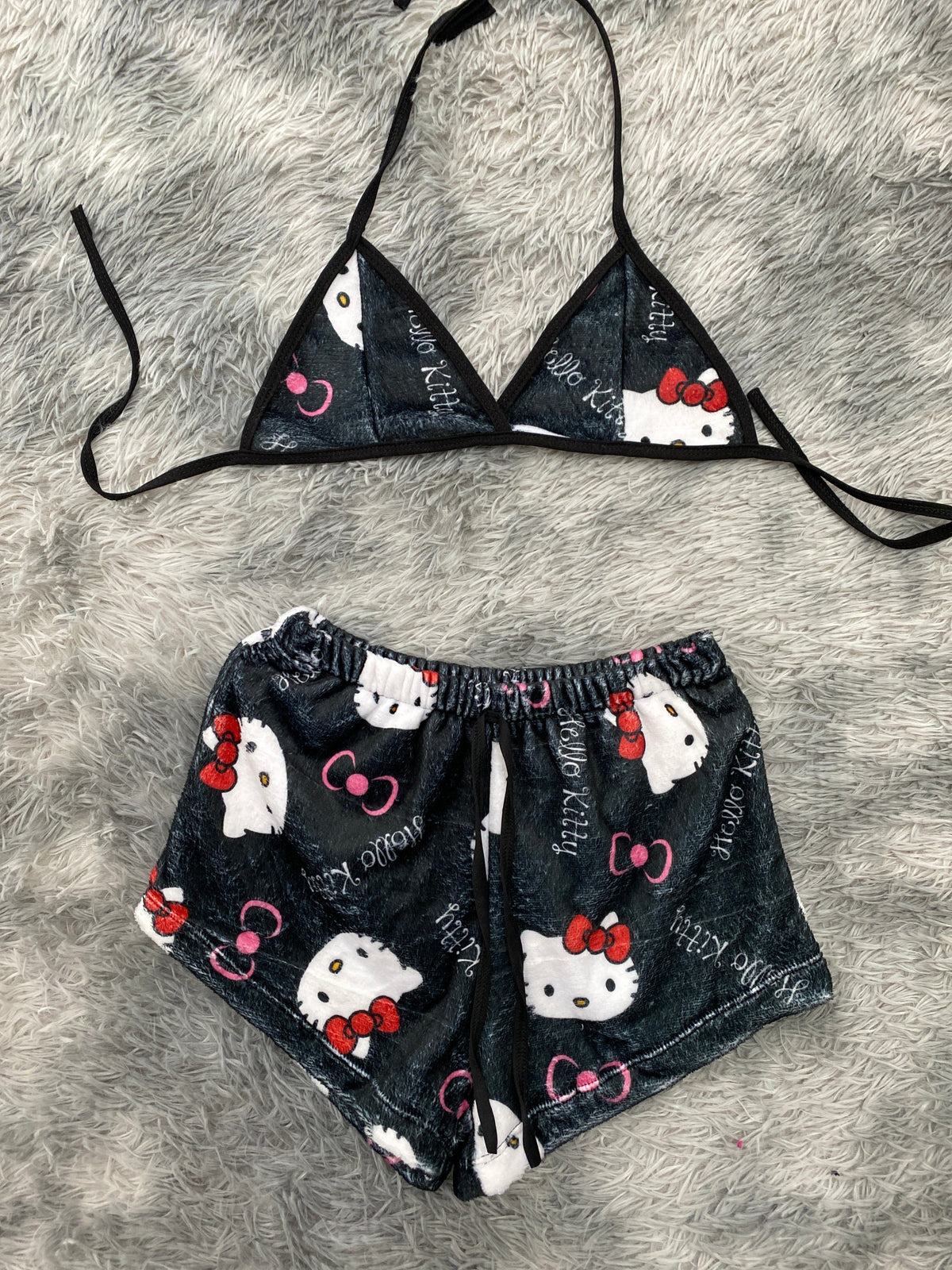 Hello kitty caras fondo negro Top Con Short Unitalla De Afelpado