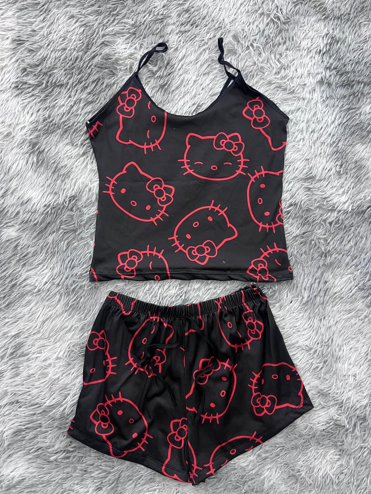 hello kitty rojo fondo negro top con short unitalla de brush