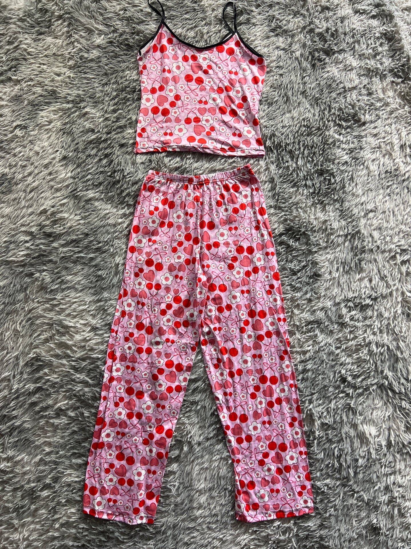flores, cerezas y corazones rosas blusa con pantalón pijama de dama