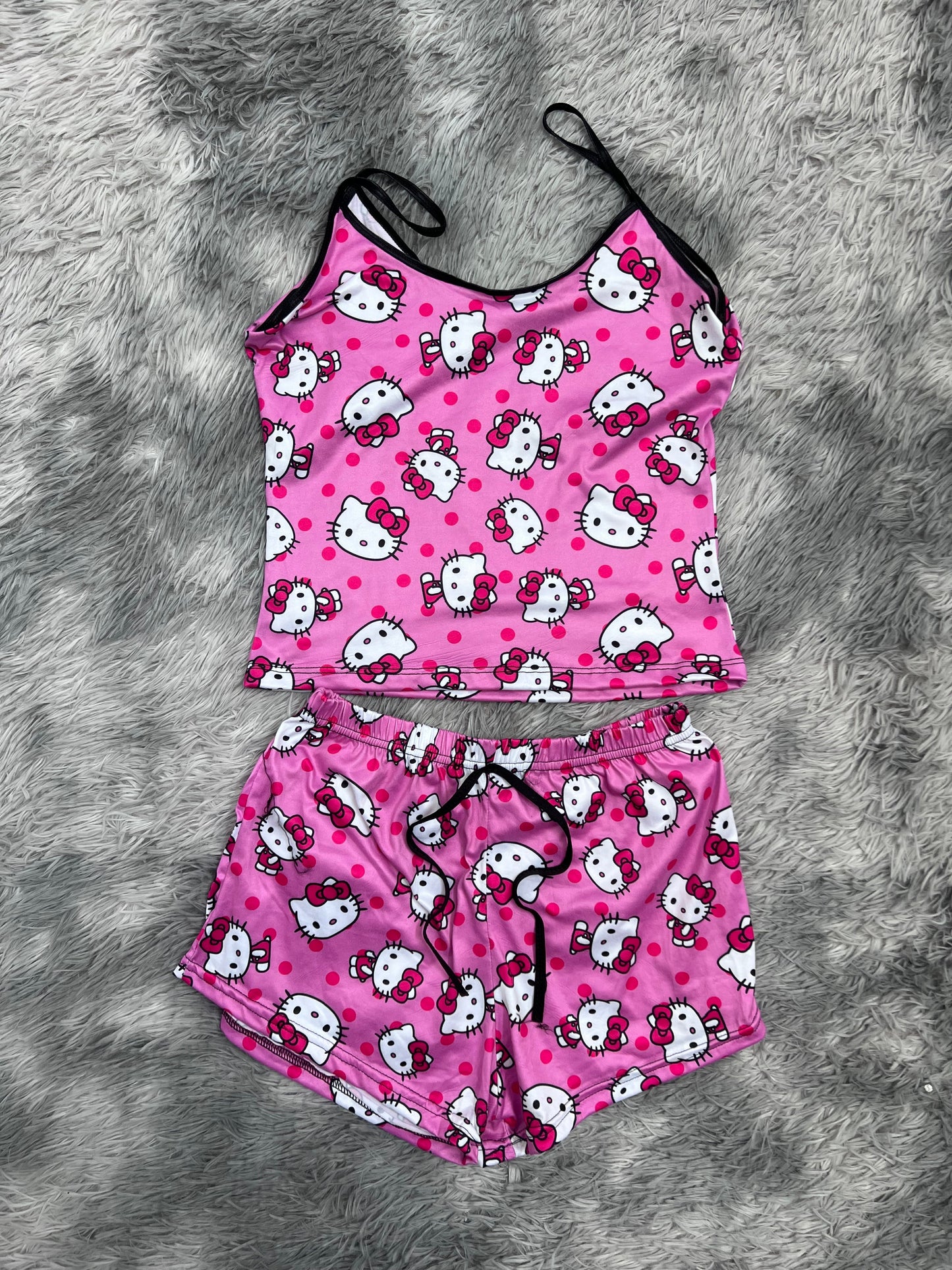hello kitty puntos rosas blusa con short