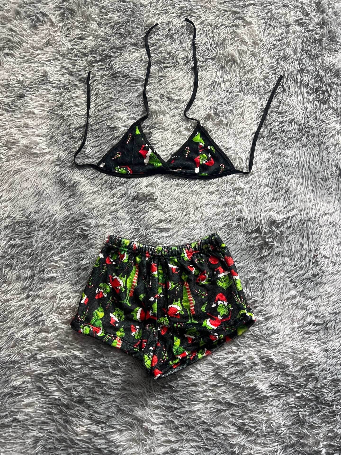 El grinch navideño fondo negro top con short unitalla de afelpada