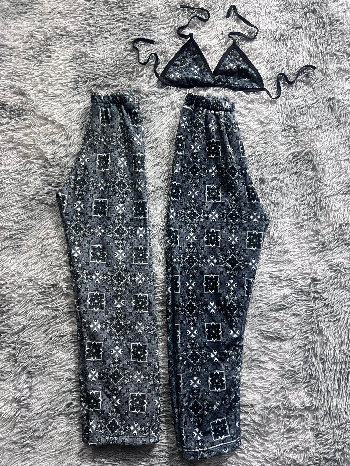 Paliacate gris con negro y blanco Duo de Pijama Afelpada