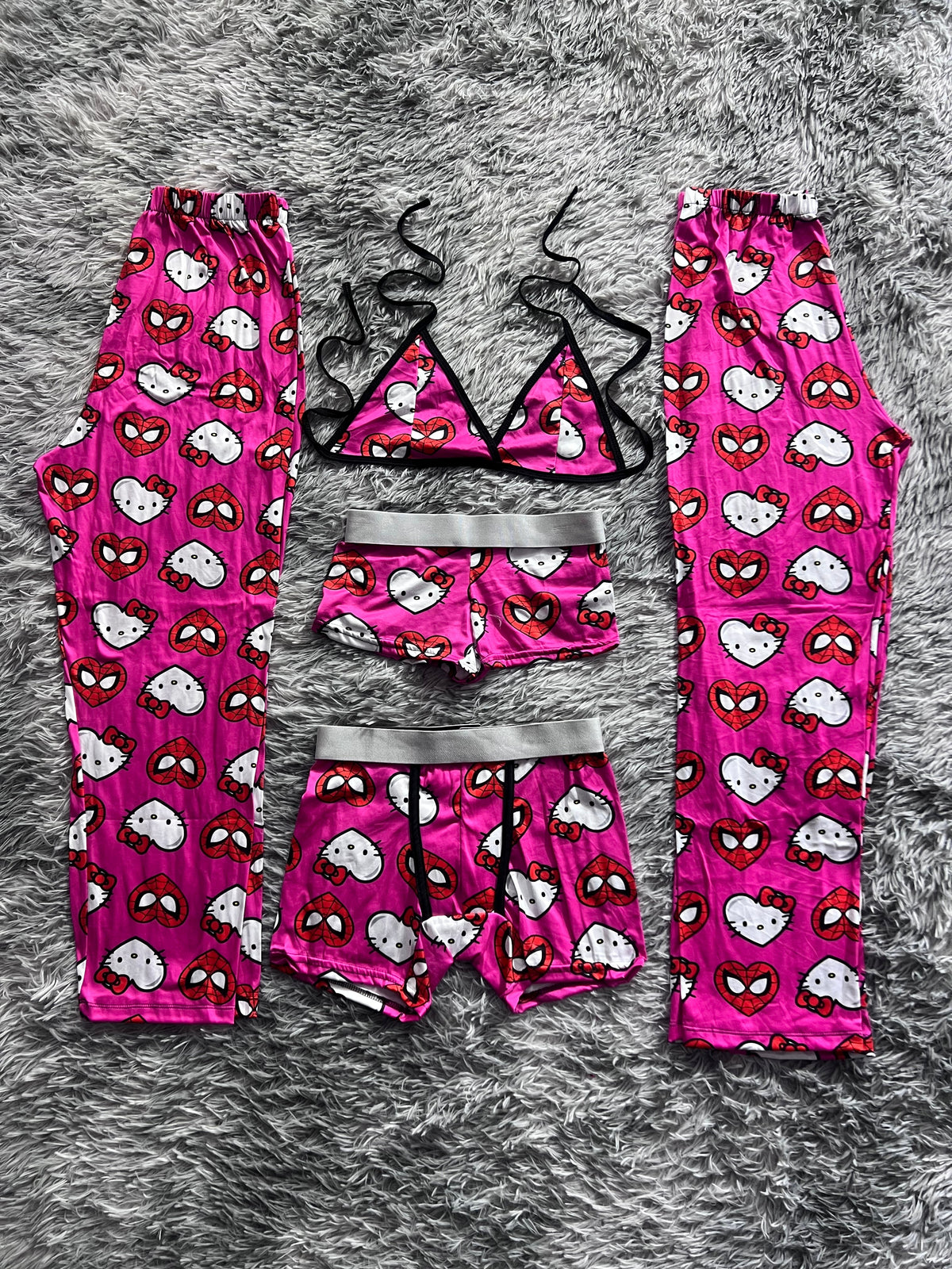 Spider Hello Kitty Corazones Fondo Rosa Pijama De 5 Piezas