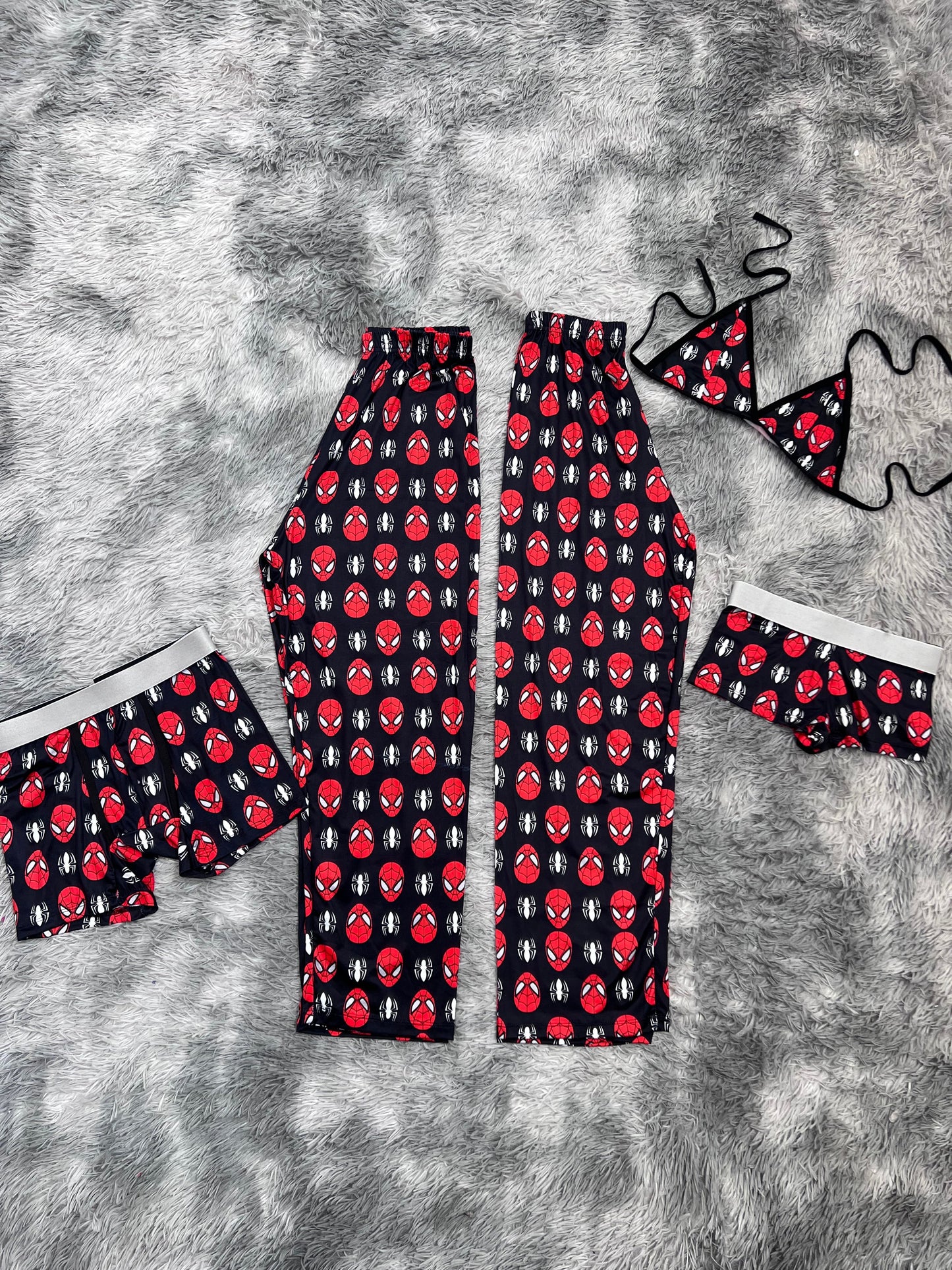 spiderman araña blanca fondo negro pijama 5 piezas