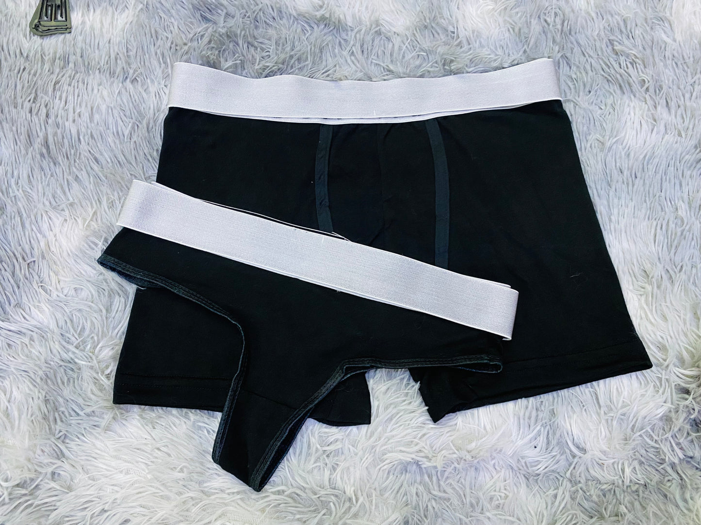 Boxer con tanga en color negro.