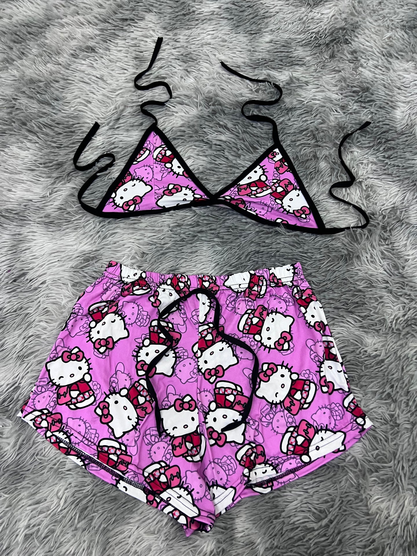 hello kitty fondo rosa Top con short unitalla de brush
