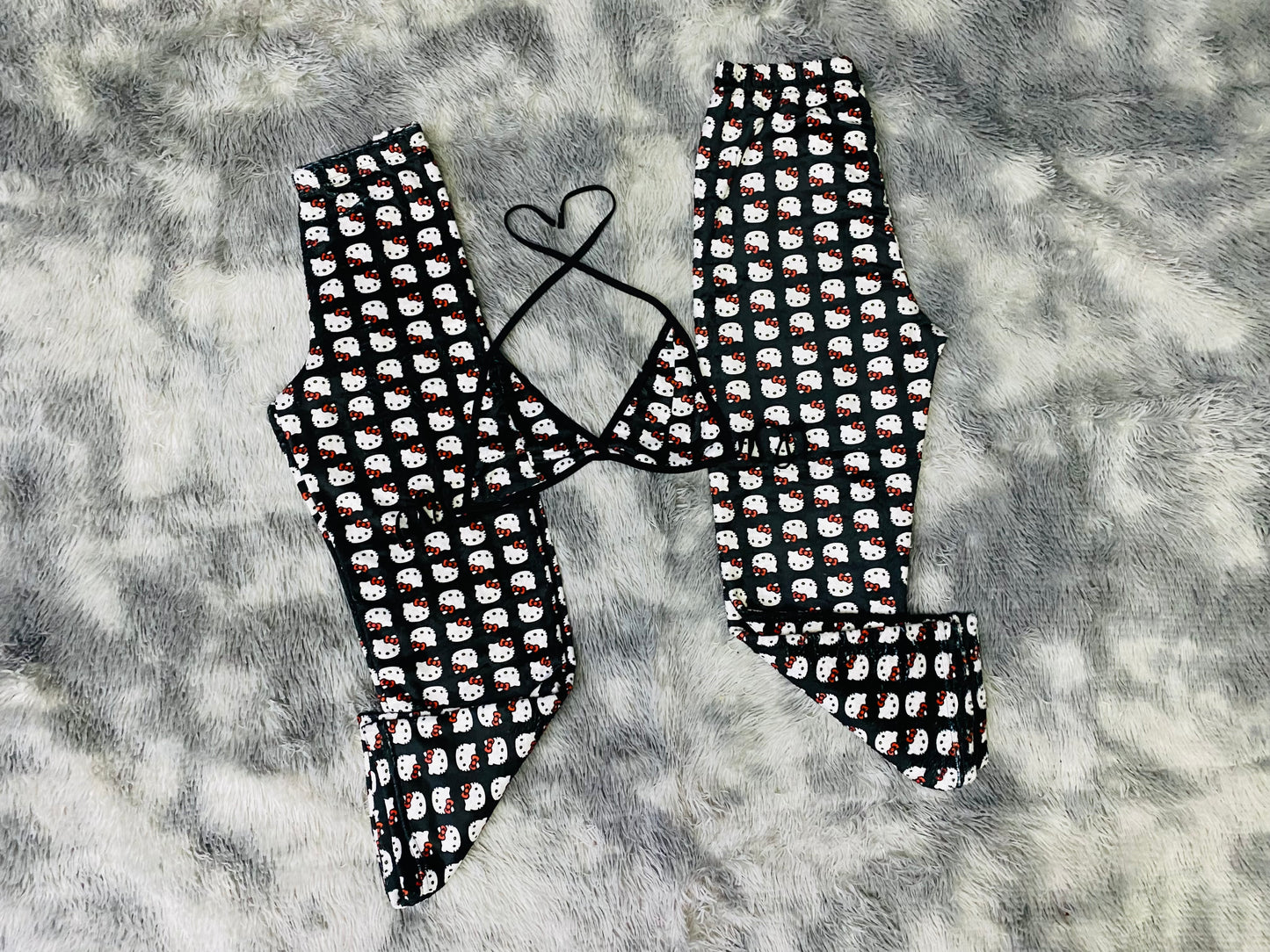 Kitty Cabezona (Fondo Negro) pijama afelpada duo