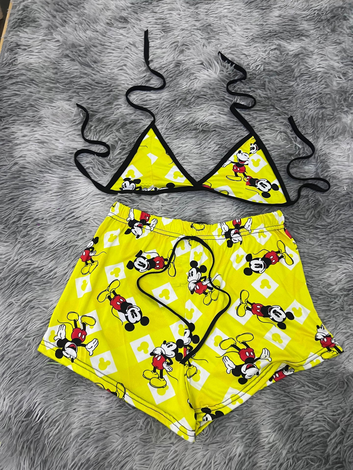 micky amarillo Top con short unitalla de brush