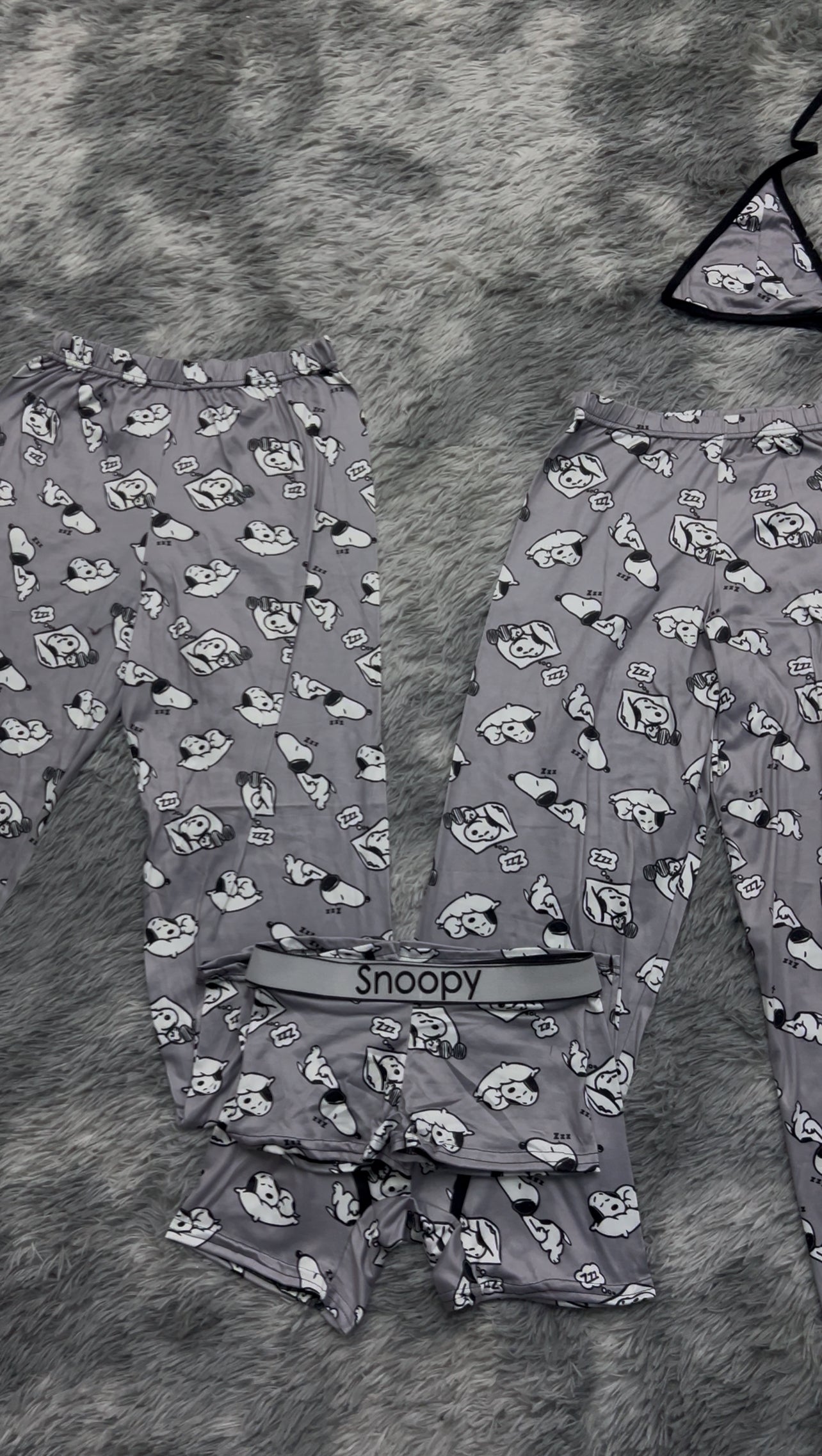 Snoopy Sin Color Duo de pijama de 5 piezas.