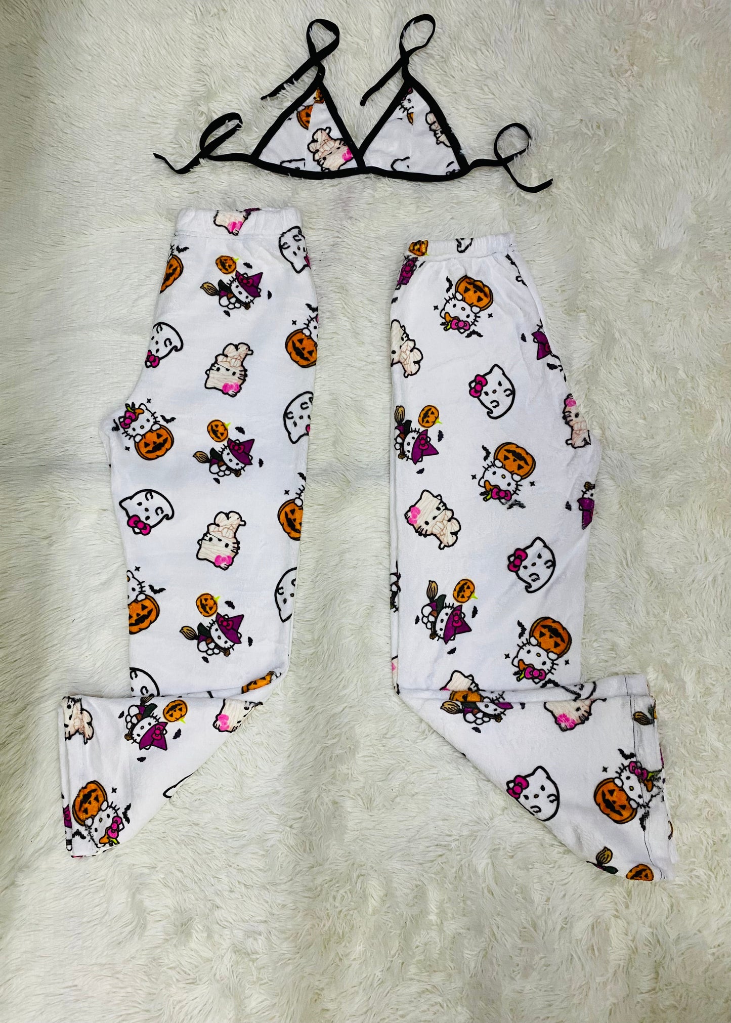 Hello Kitty Sin Color Duo de pijama afelpada.