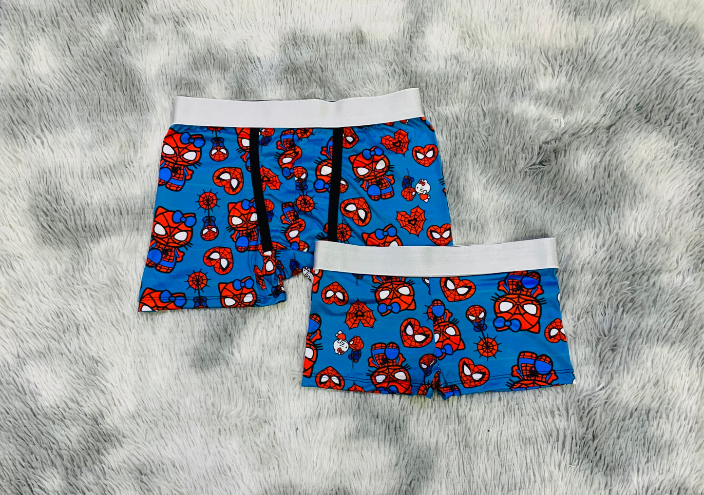 Kitty con Spiderman fondo azul duo boxer