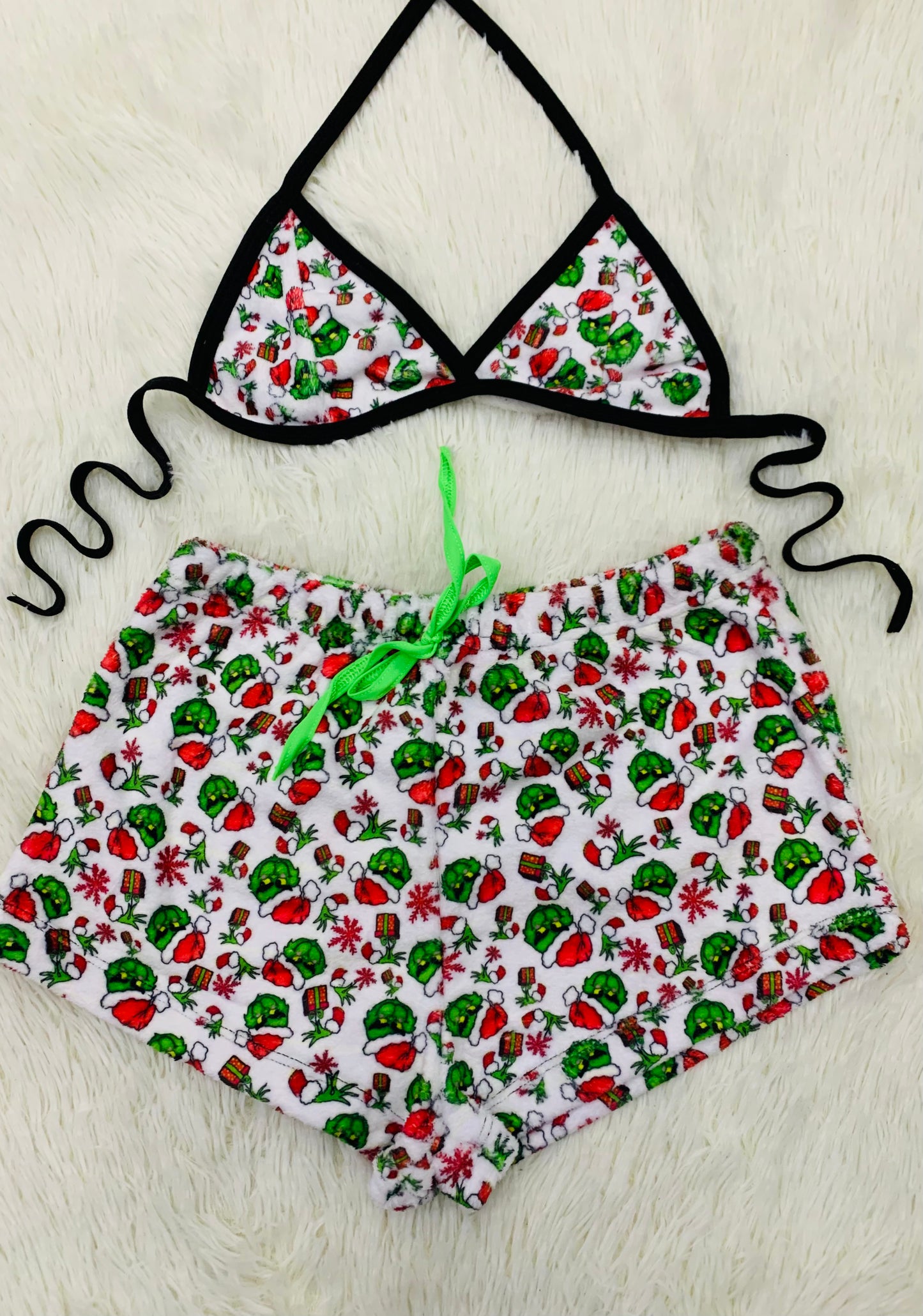 Grinch navideño shorts afelpados