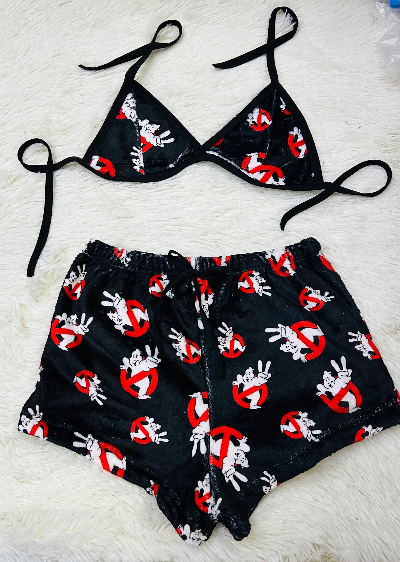 Caza fantasma top con short