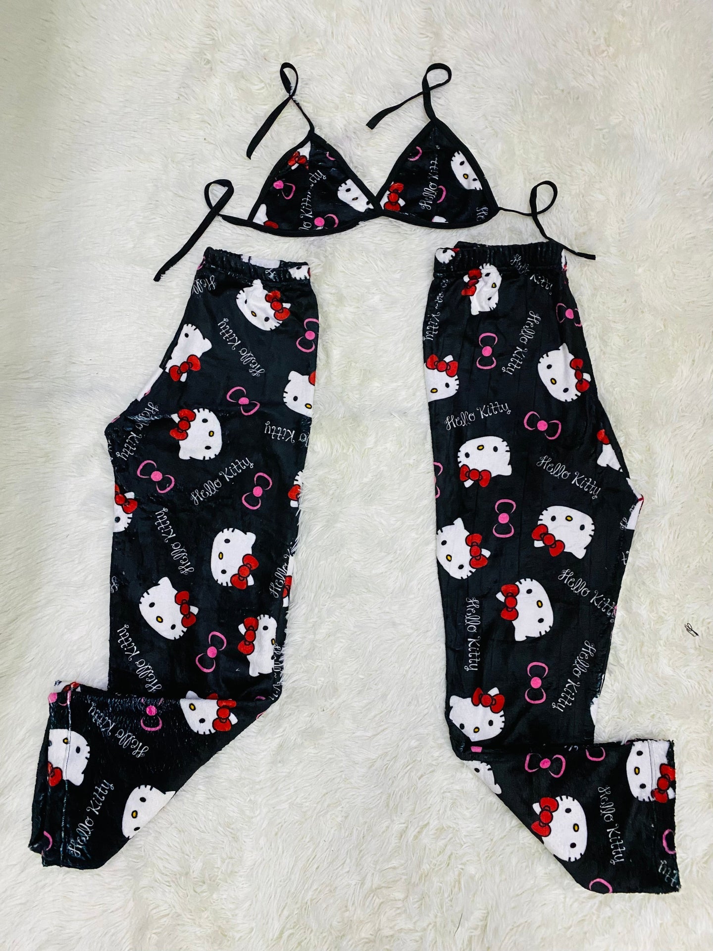 Hello Kitty Negro Duo de pijama afelpada.