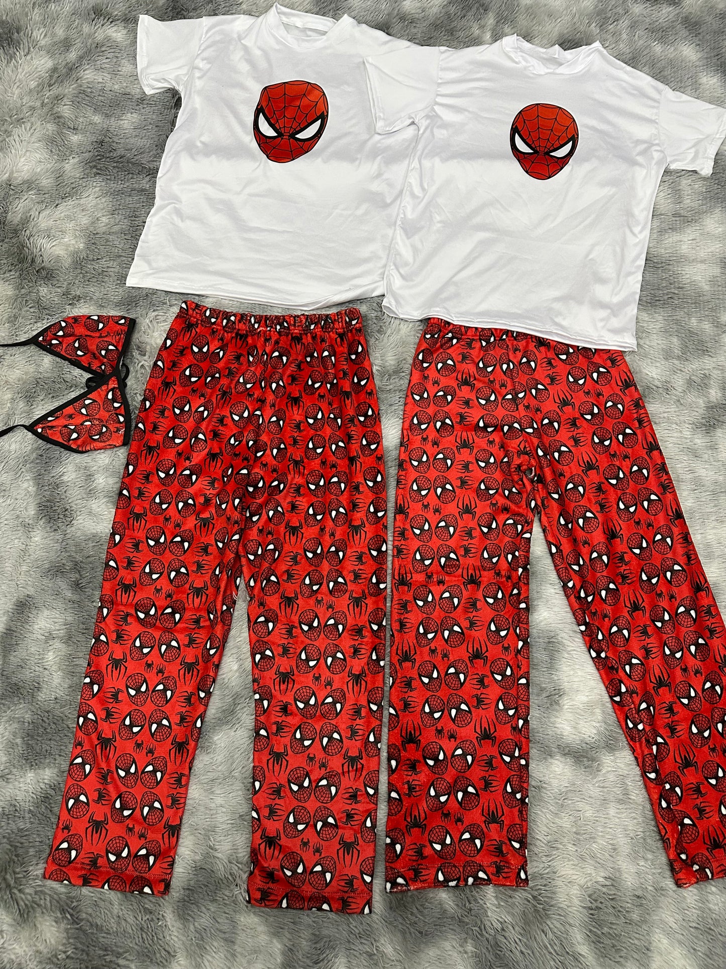 Spideman Sin Color Duo de pijama afelpada.
