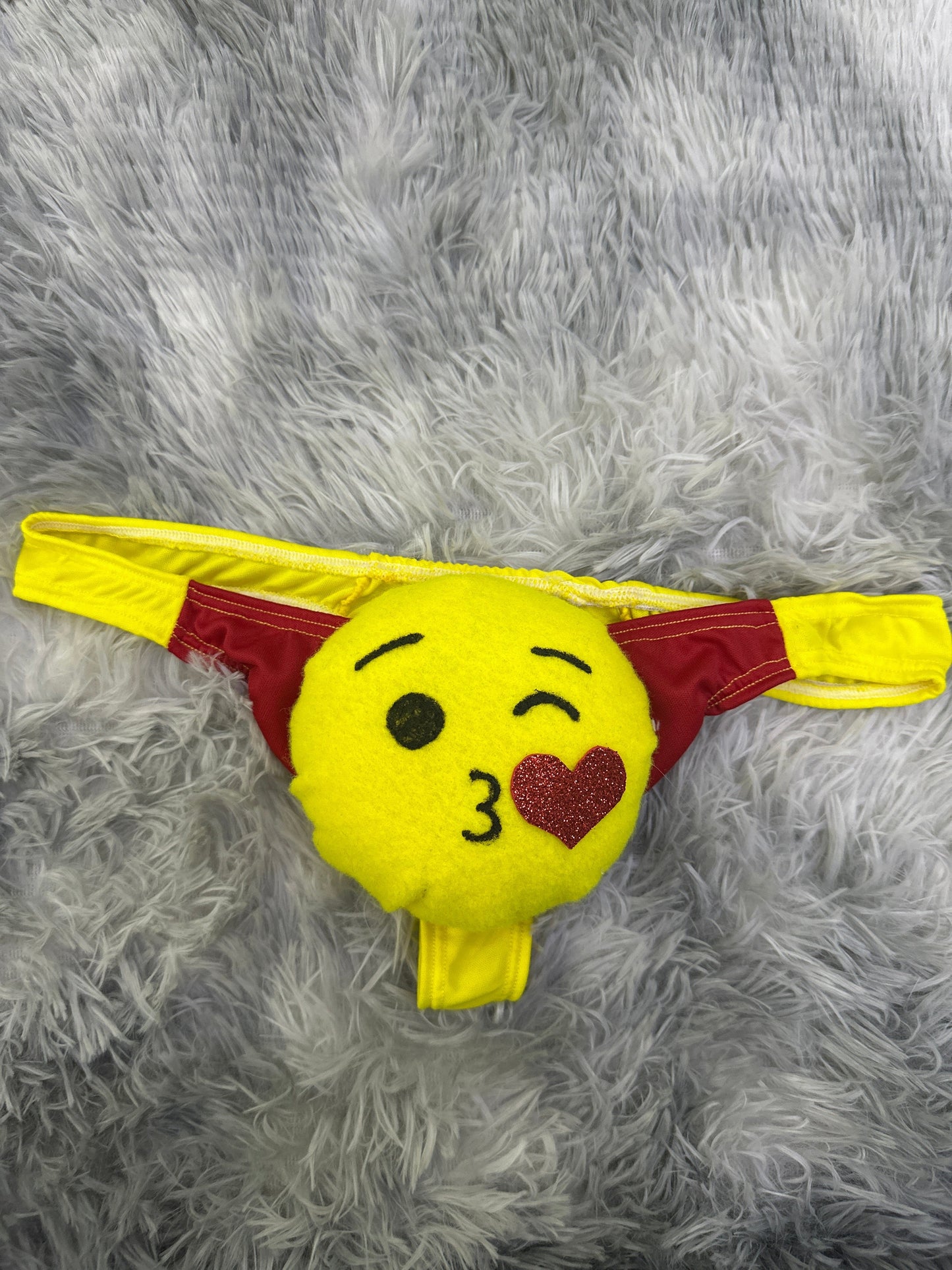 Emoji Beso Tanga De Broma
