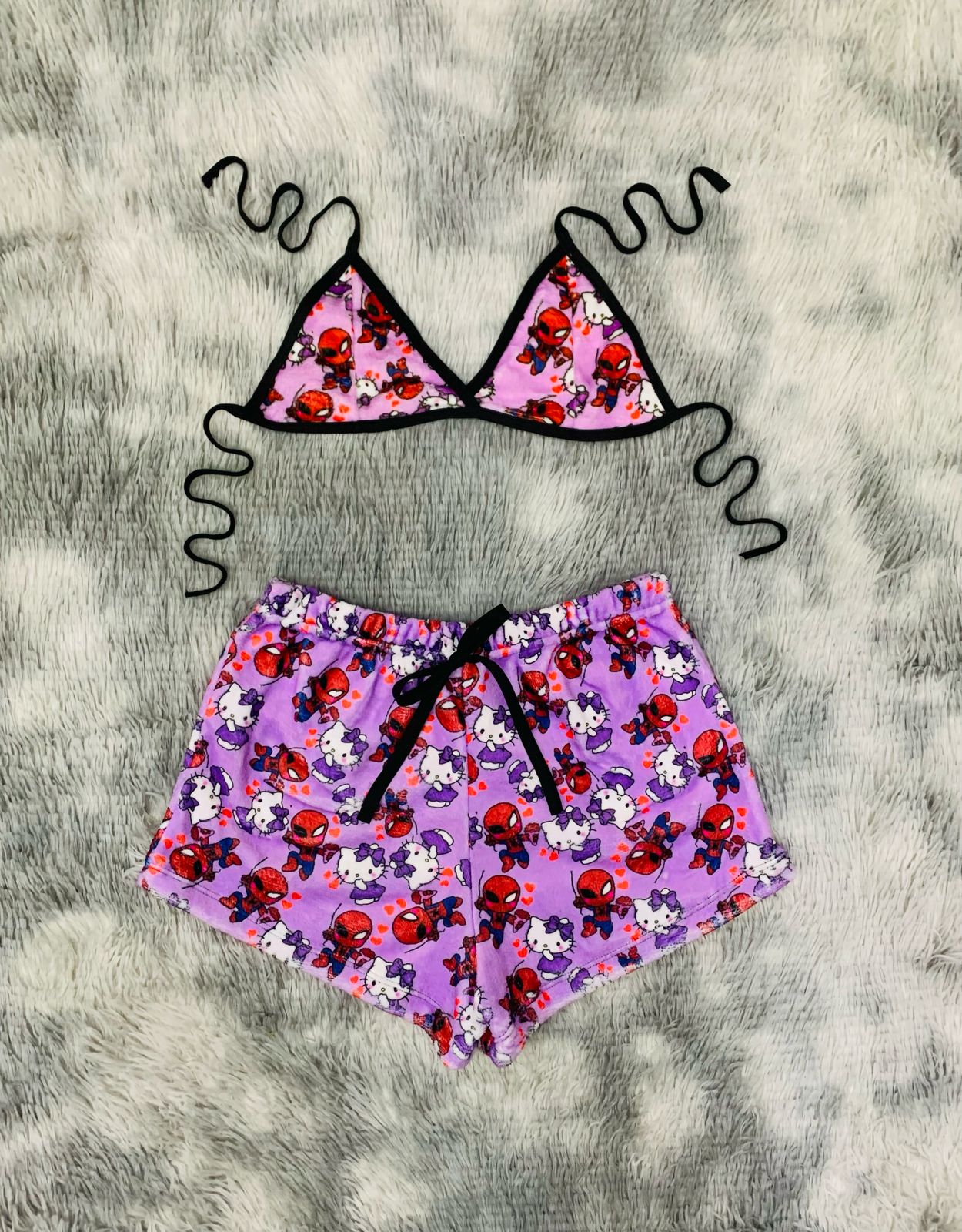 Short con top afelpado Kitty con Spiderman Fondo Morado