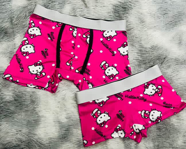 Hello Kitty sentada fondo Rosa duo boxer
