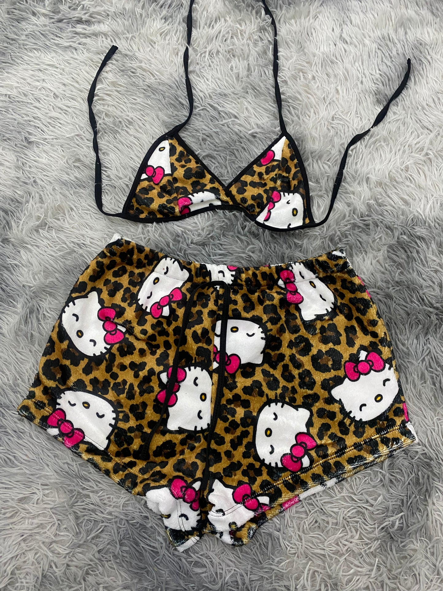 Hello kitty animal print cafe top con short unitalla de afelpado
