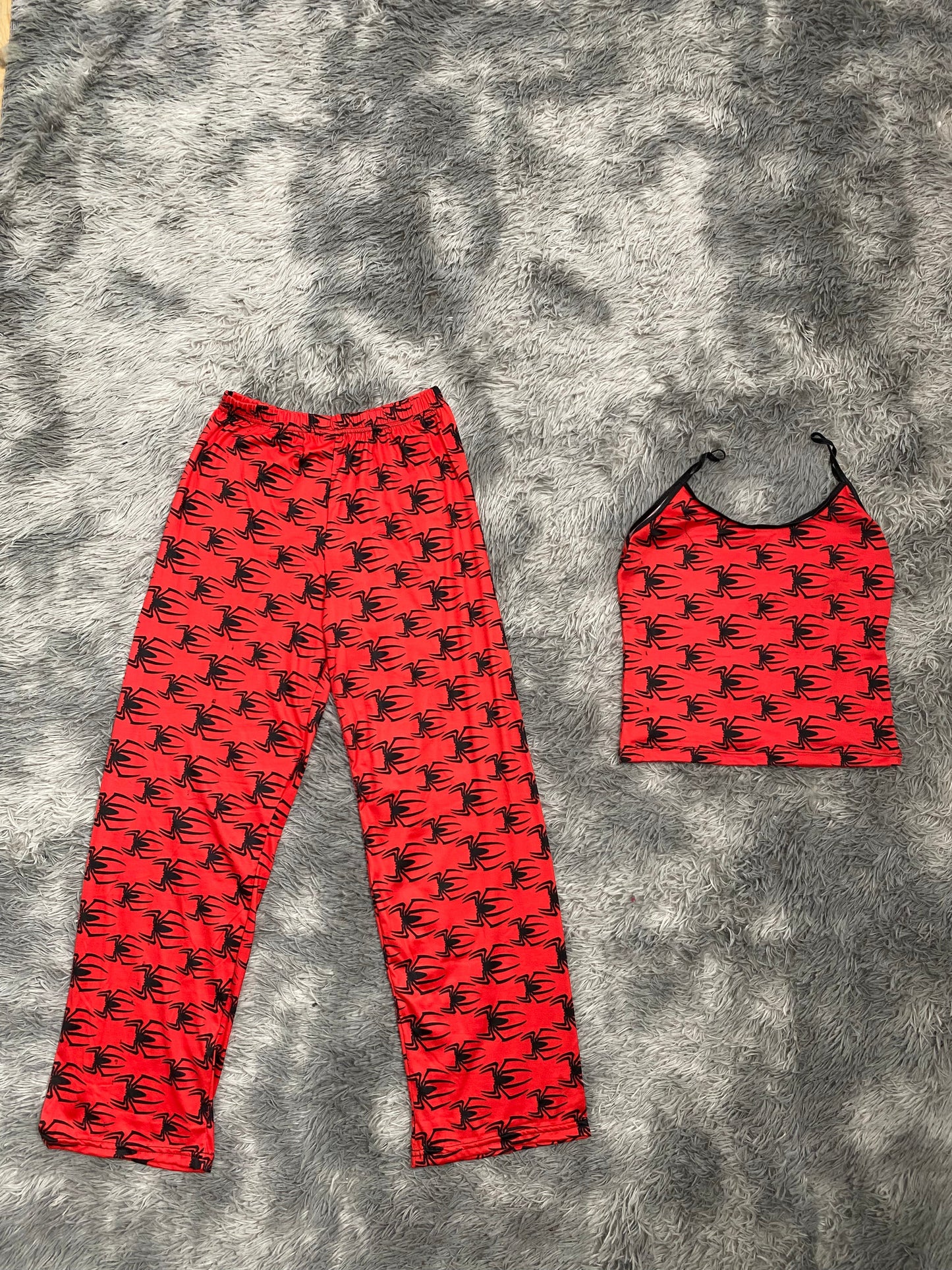 Arañas negras fondo rojo Blusa Con Pantalón Pijama De Dama