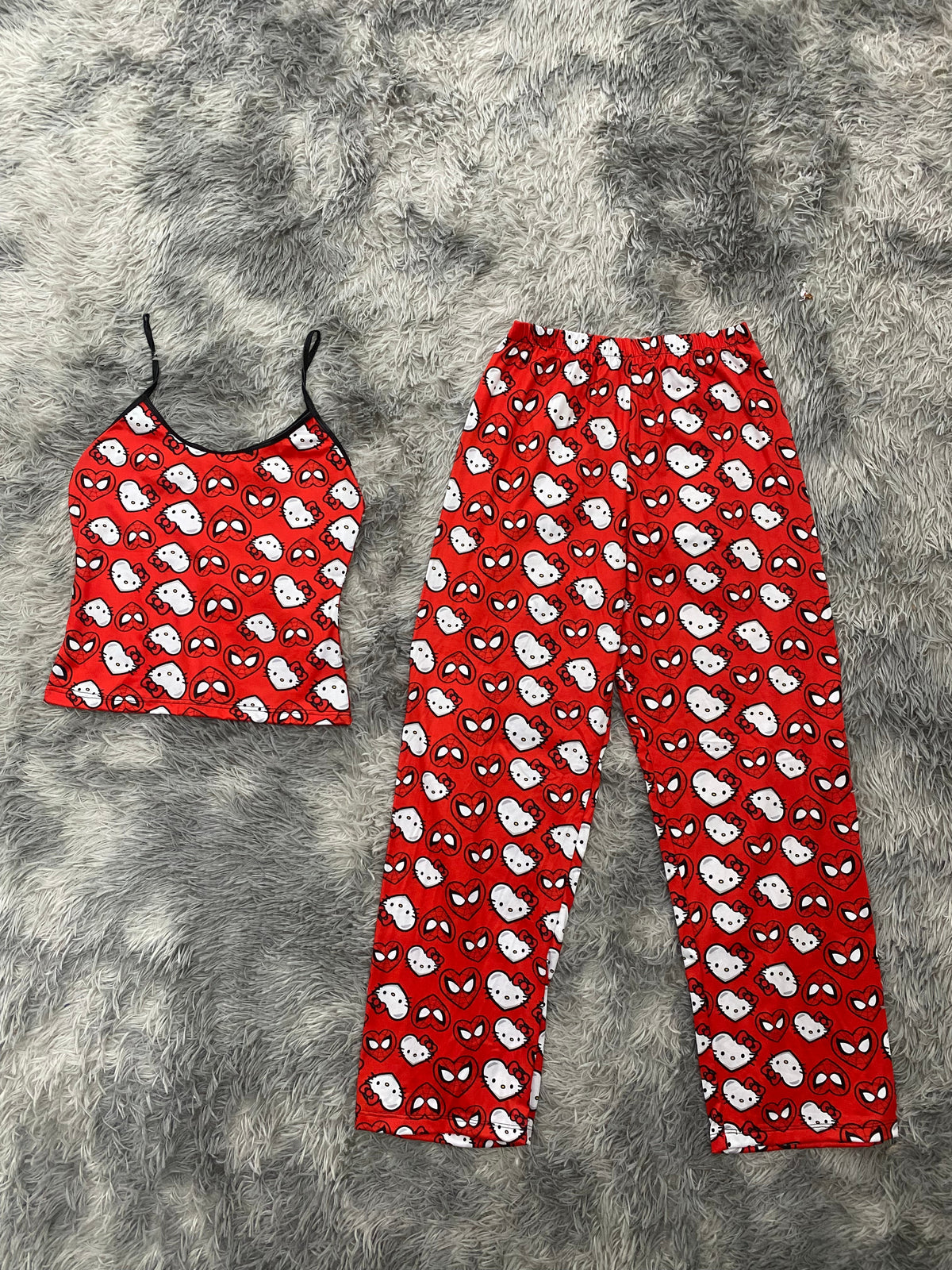 Spiderkitty corazones fondo rojo Blusa Con Pantalón Pijama De Dama