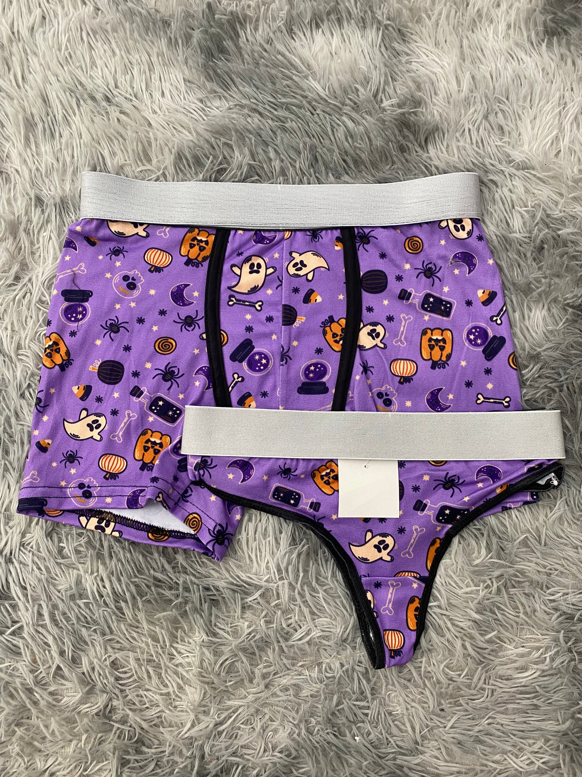 Fantasmas y calabazas fondo morado Duo Unitalla Con Tanga