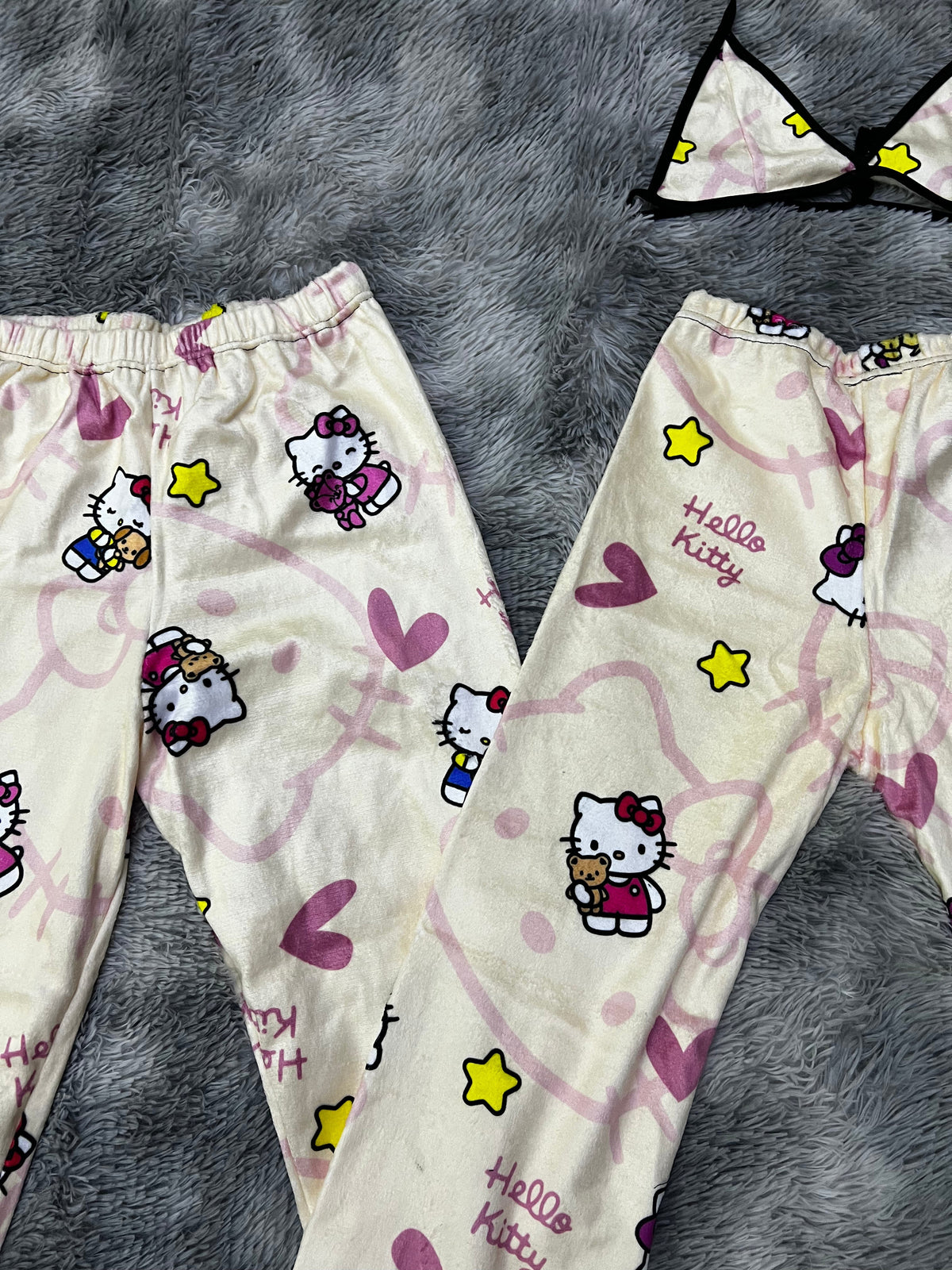 Hello Kitty Amarillo Duo De Pijama Afelpada.