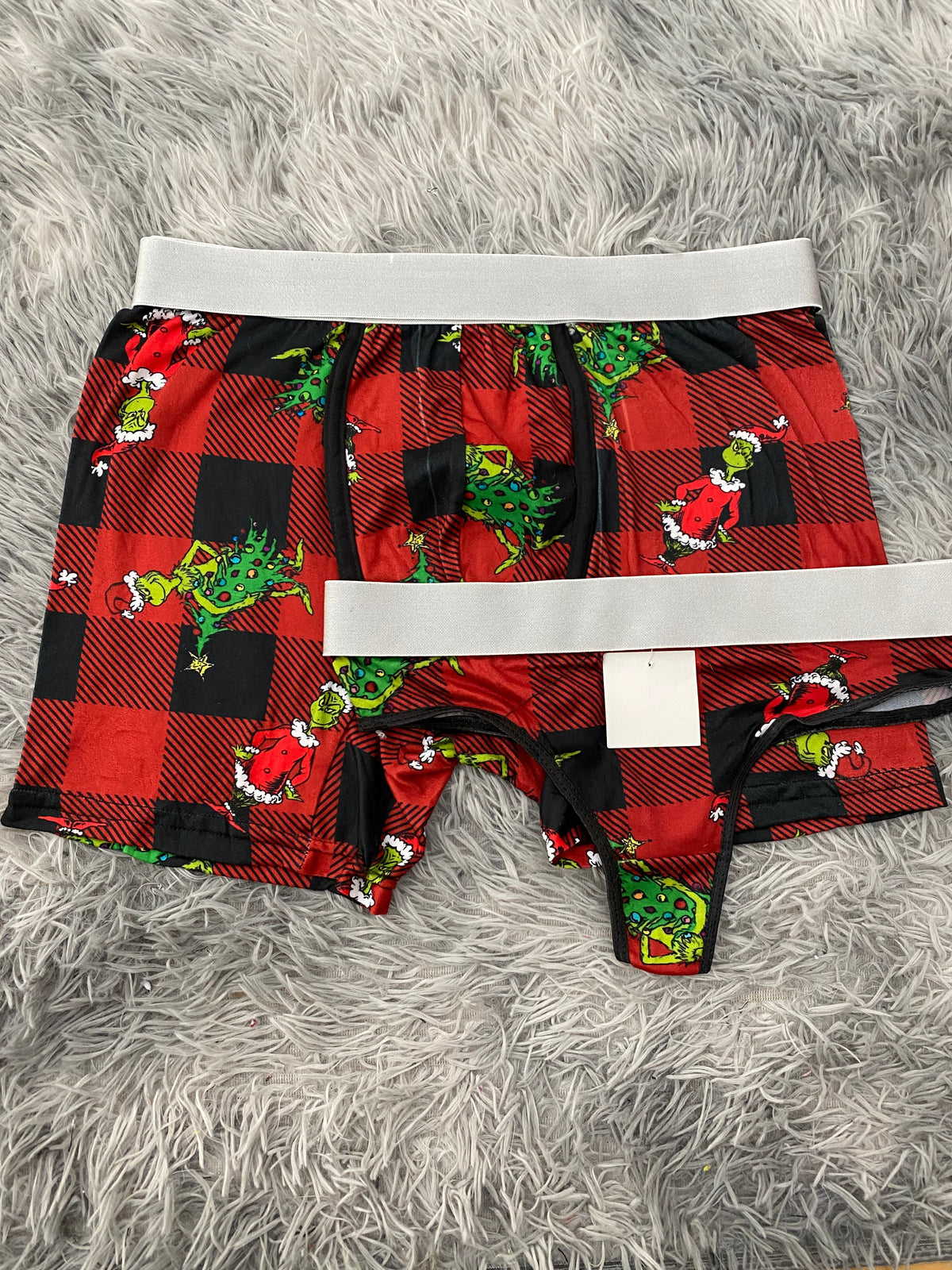 Grinch con árboles de navidad cuadros rojos Duo Con Tanga Unitalla