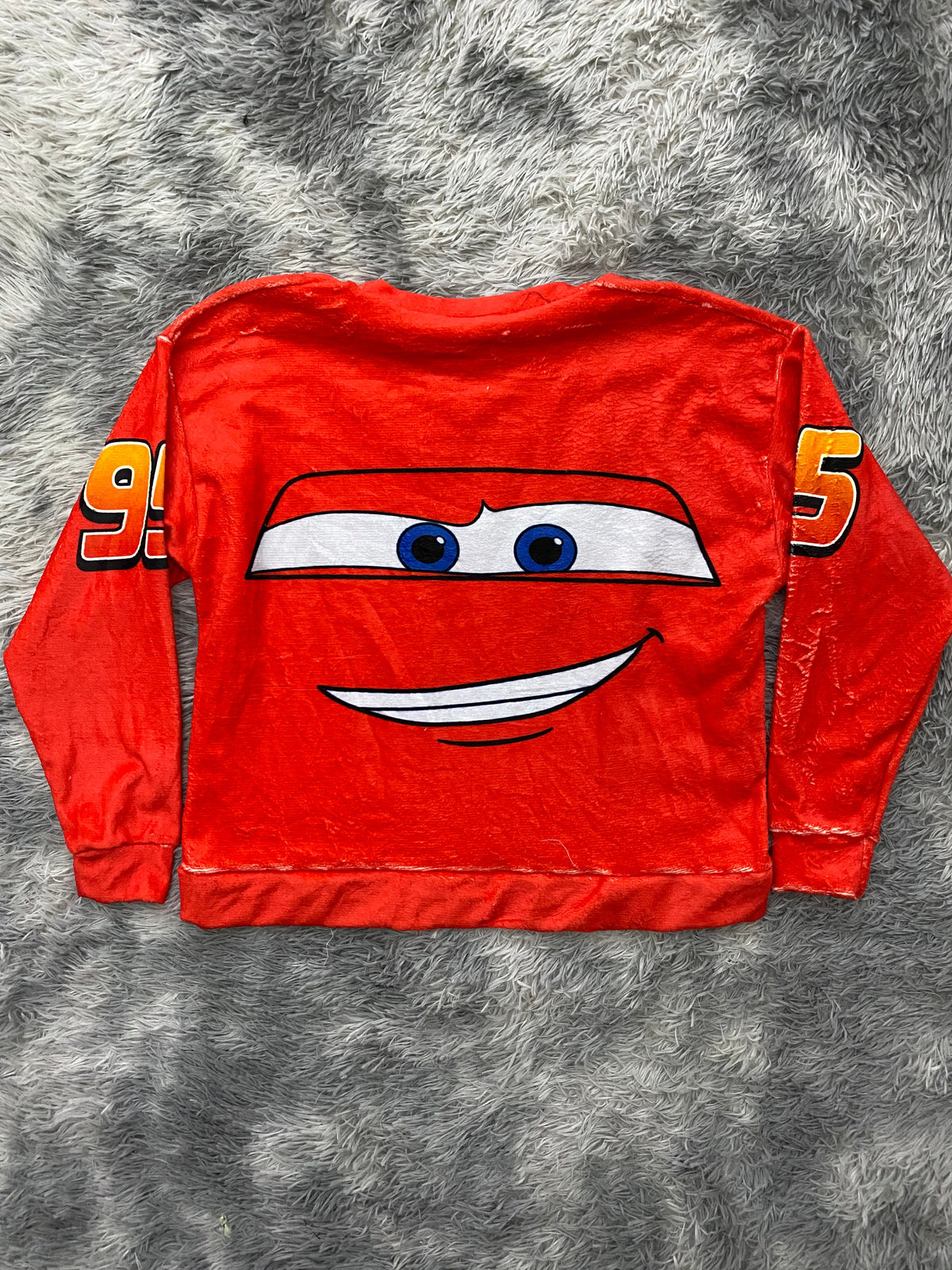 suéter navideño de rayo McQueen cara