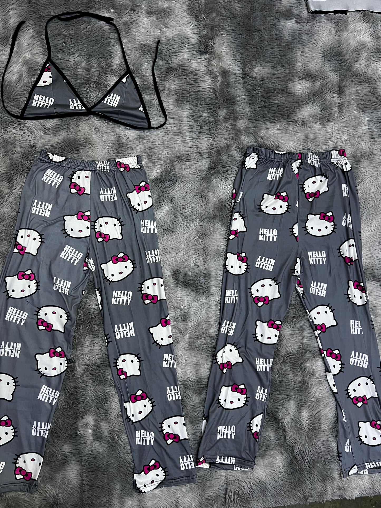 Hello Kitty Pijama Gris Duo de pijama afelpada.