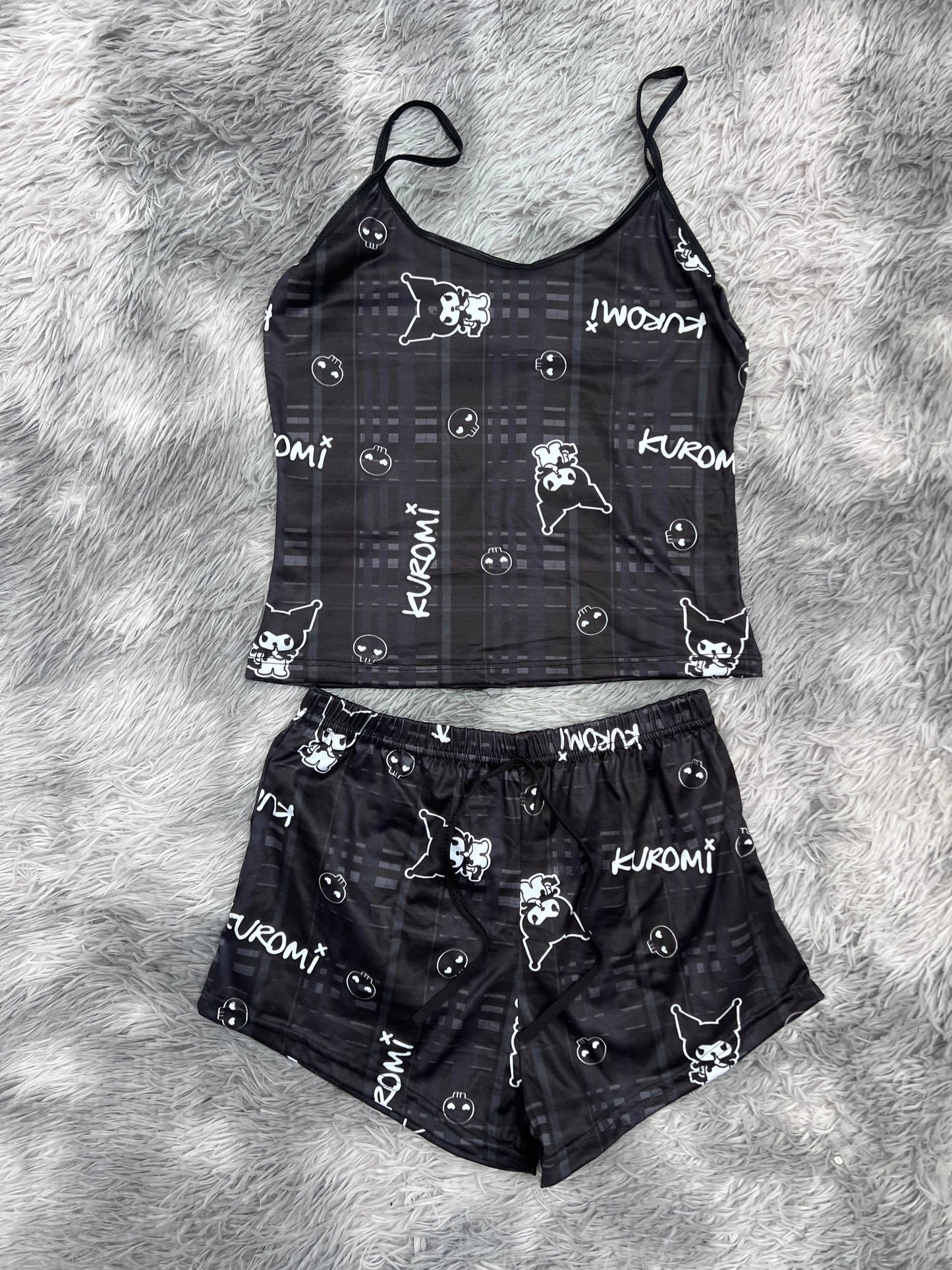 kuromi cuadros negros blusa con short