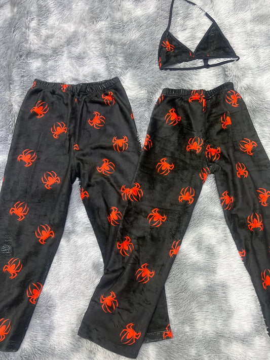Pijama Araña Negro Duo de pijama afelpada.