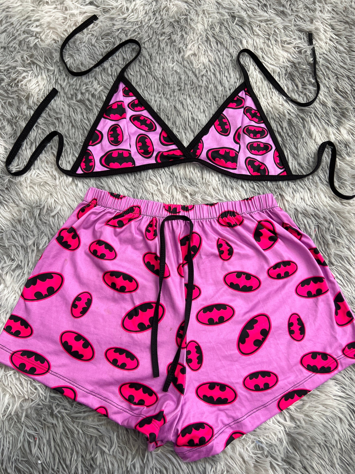 Logo batman fondo rosa top con short unitalla de brush