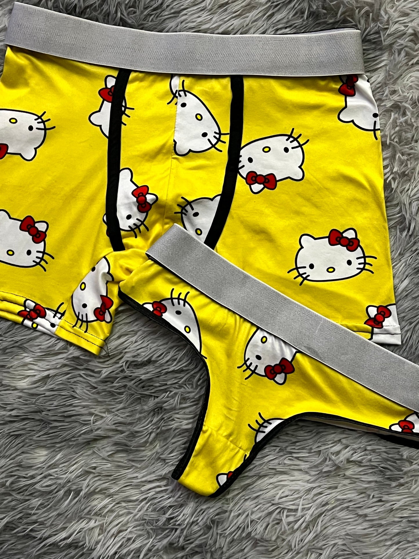 Kitty Faces Amarillo duo unitalla con tanga