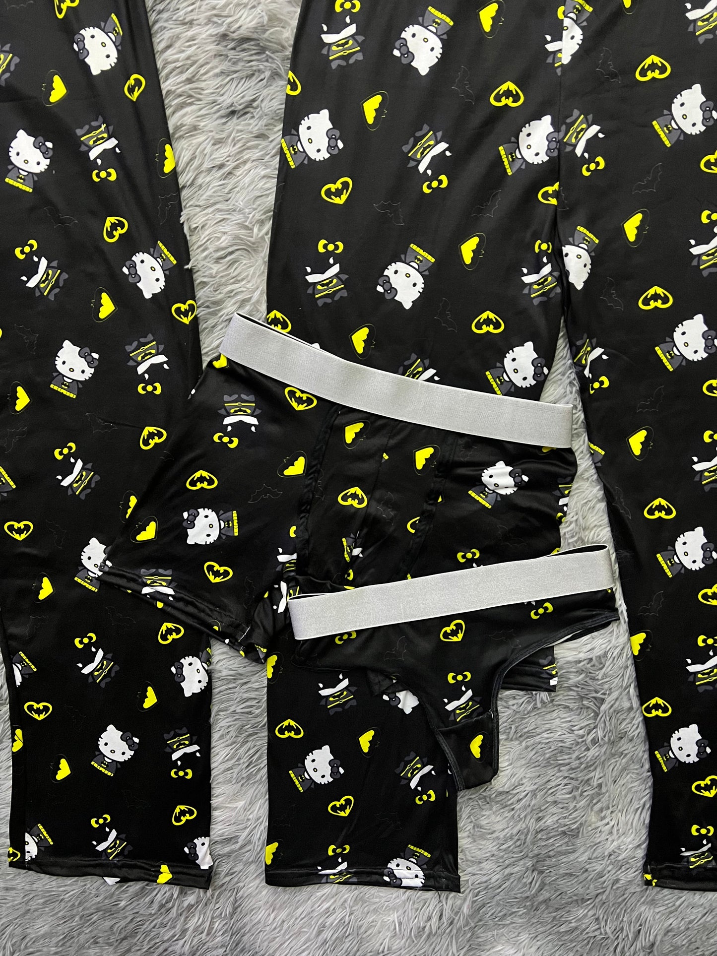 Hello Kitty Sin Color Duo De Pijama De 5 Piezas.