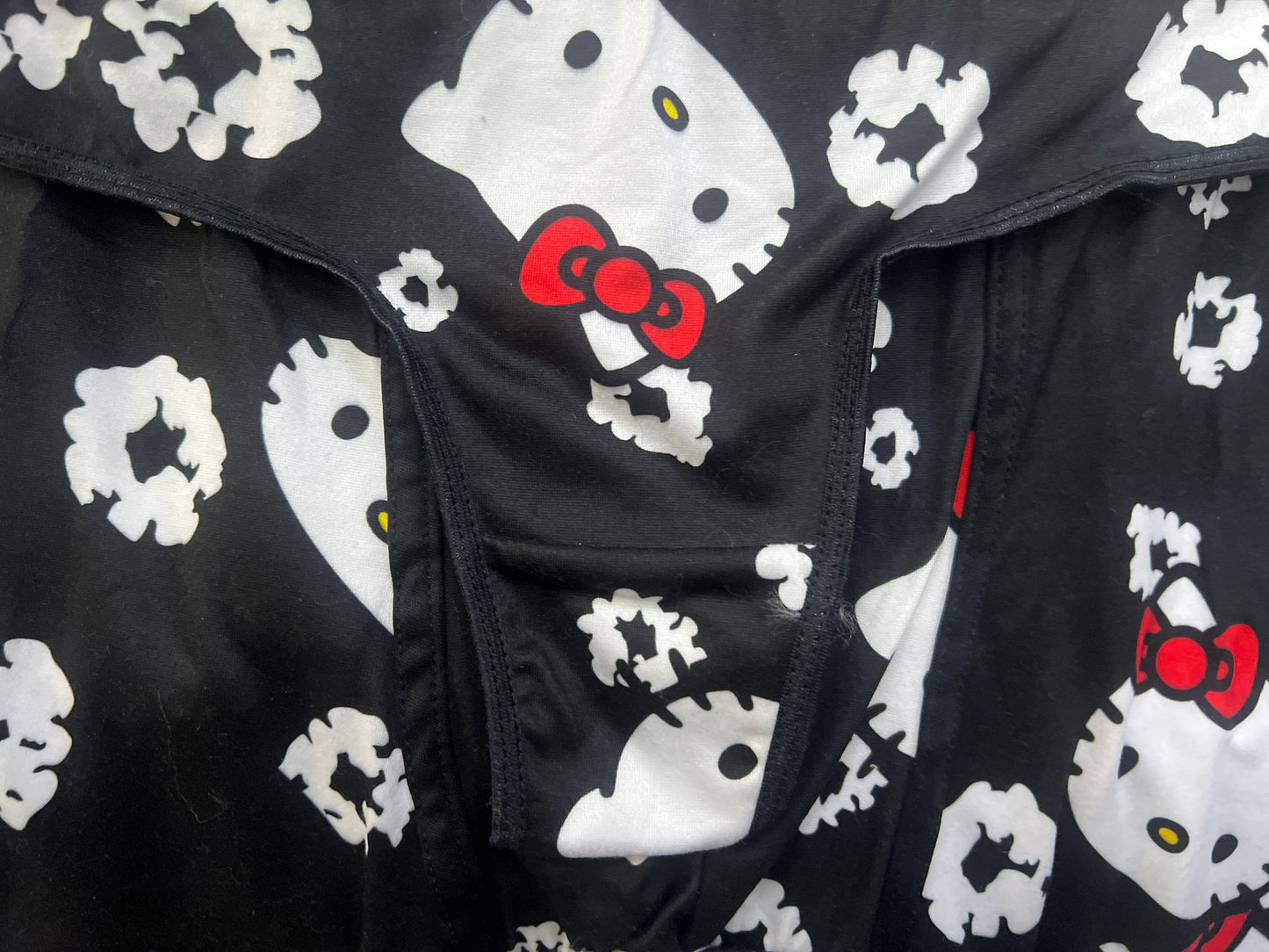 Hello kitty Flores dúo con tanga XL