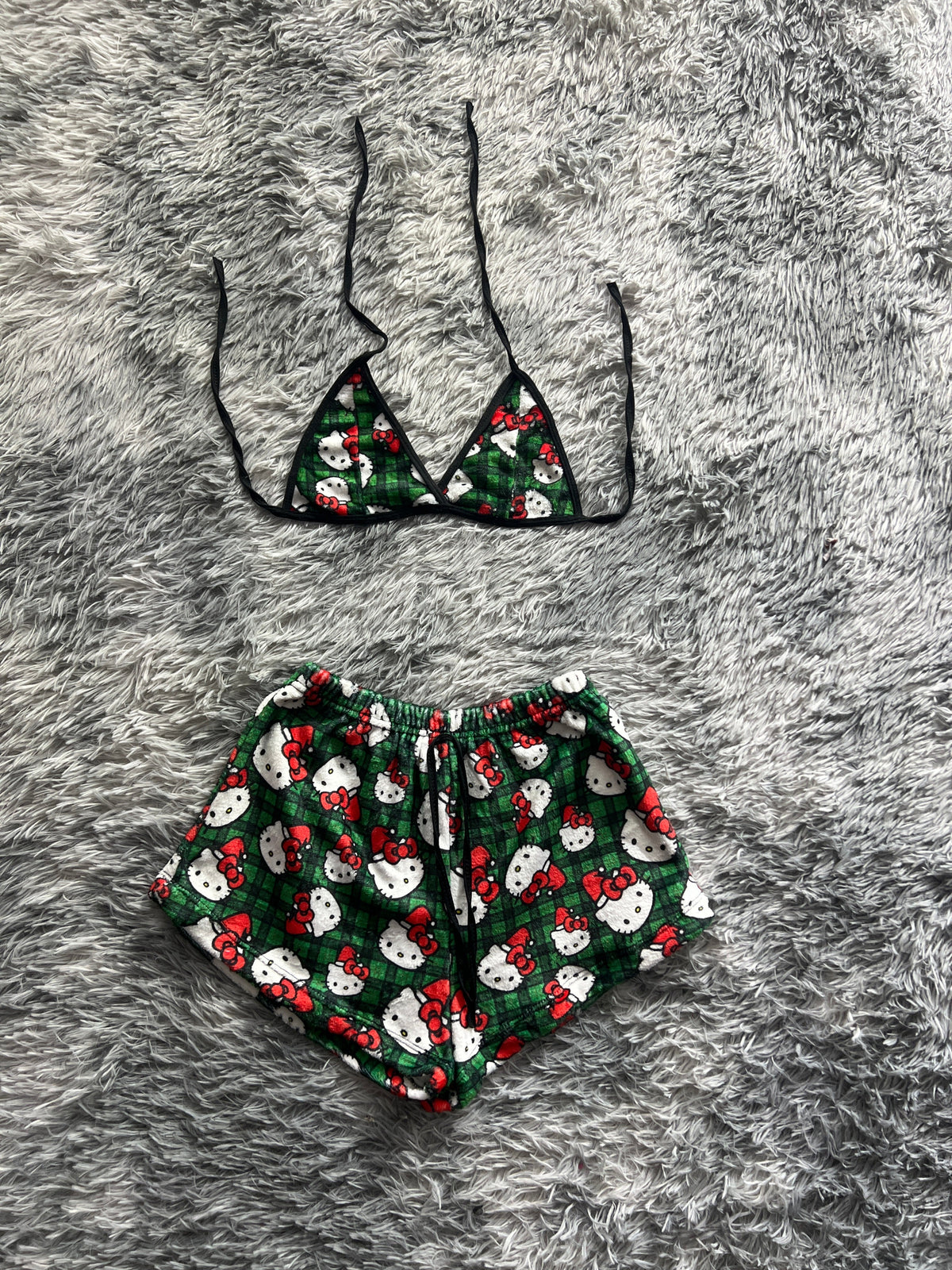 Hello Kitty Navideña Fondo Verde Con Negro Cuadros Top Con Short Unitalla De Afelpada