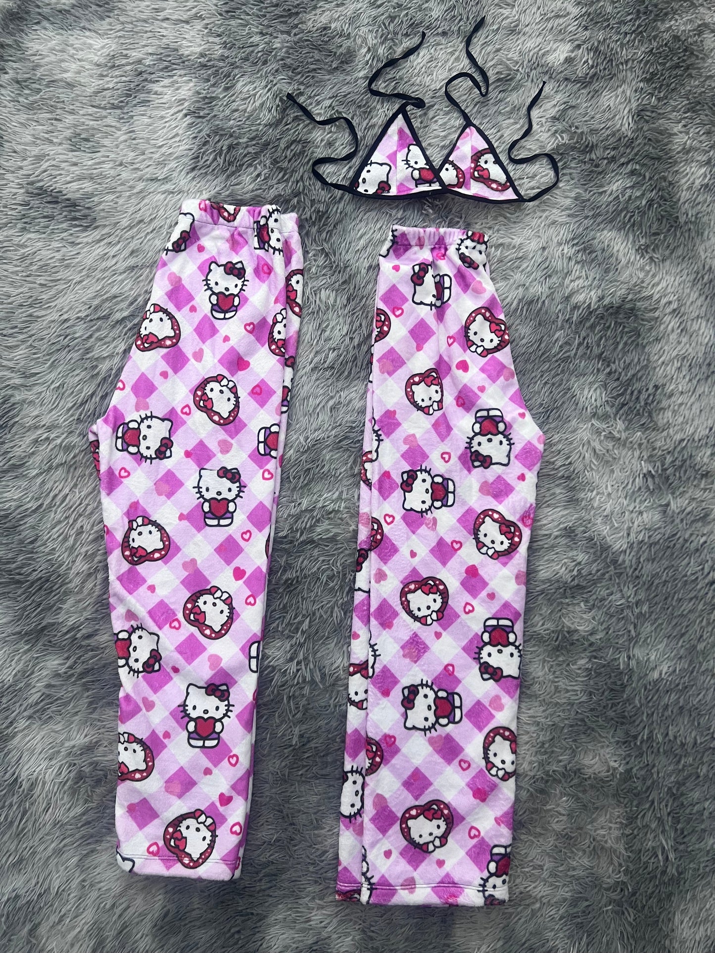 hello kitty cuadros rosas Duo de pijama afelpada.