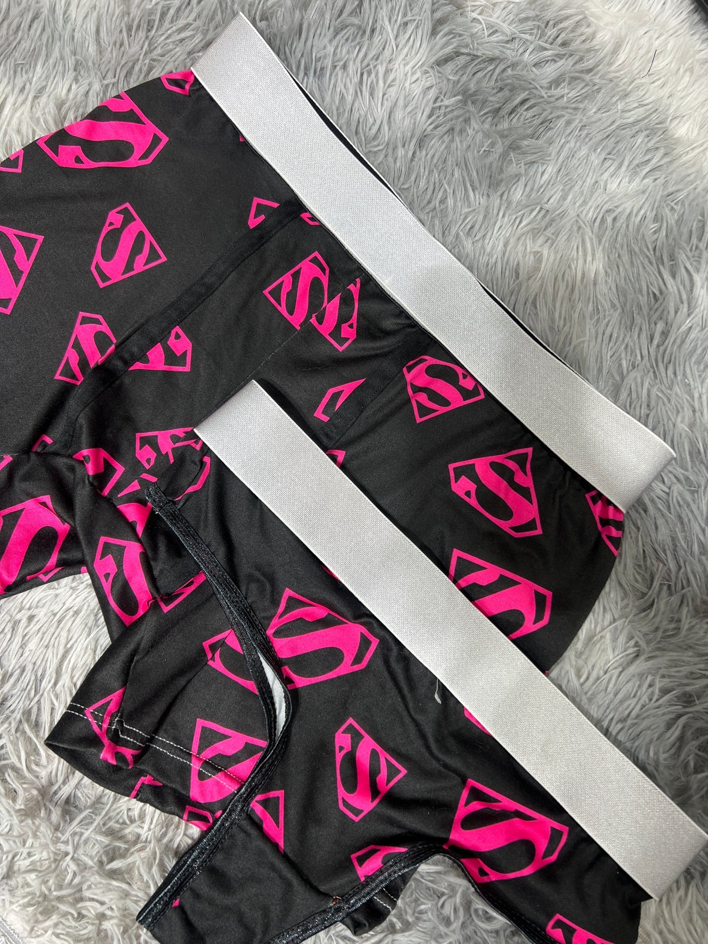 supermán rosa fondo negro dúo xl