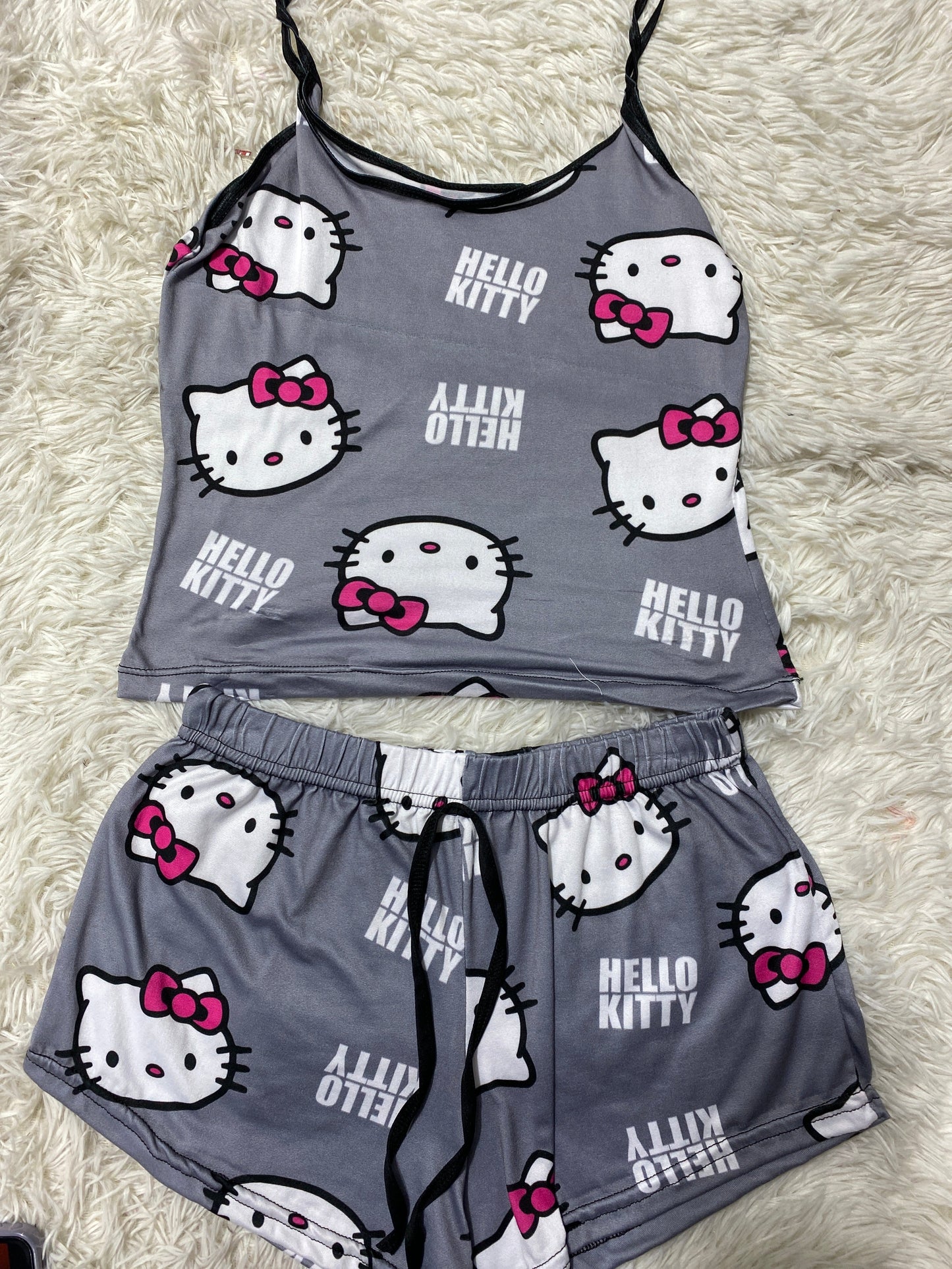 Hello kitty gris blusa con short