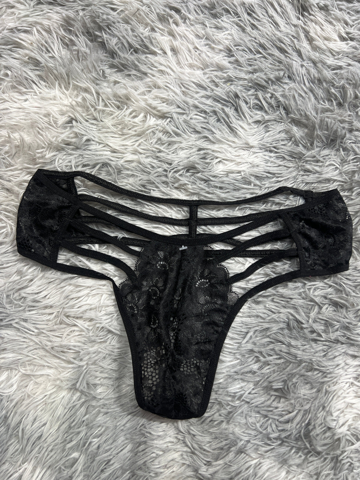 Líneas Negro Tanga