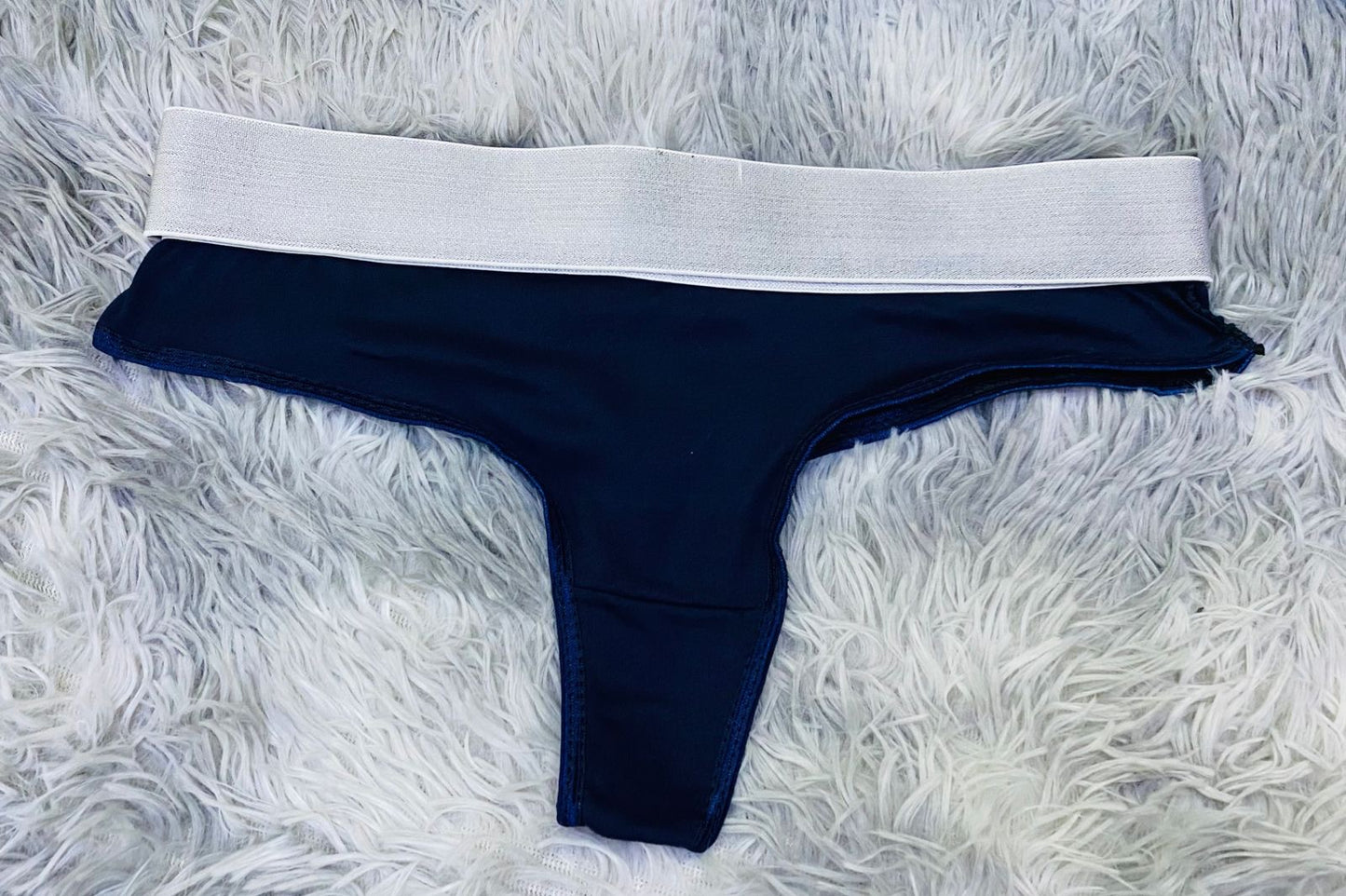 Tanga para dama en colores lisos.