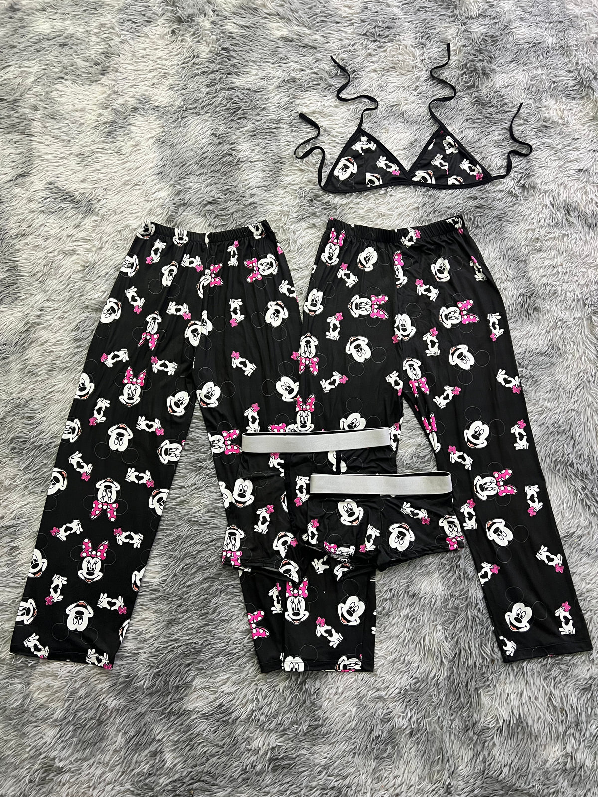 Mickey Y Minnie Fondo Negro Pijama De 5 Piezas