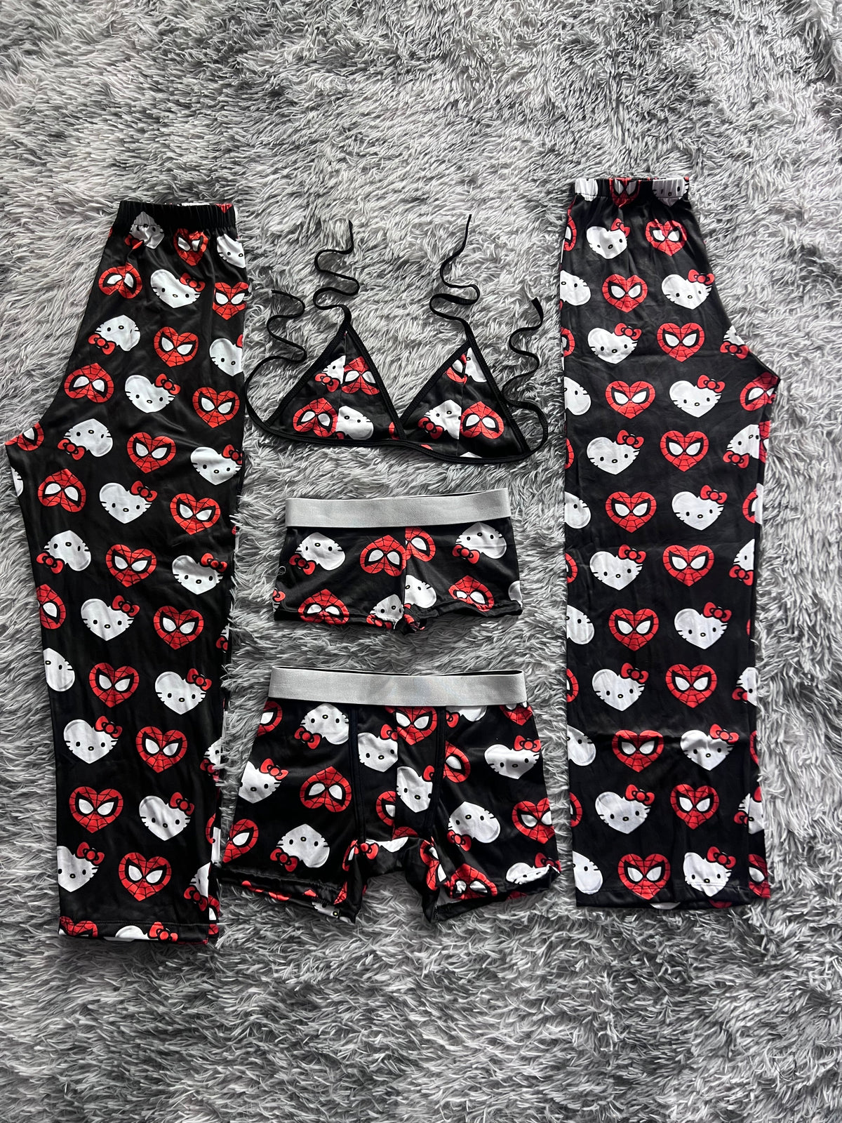 Spider Hello Kitty Corazones Fondo Negro Pijama De 5 Piezas