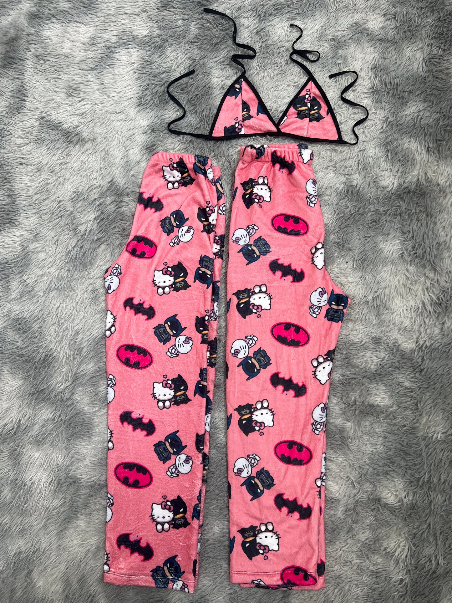 Hello Kitty Batman salmon Duo de pijama afelpada.