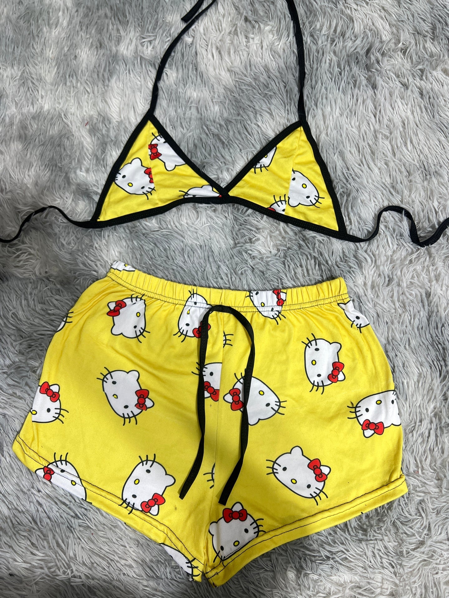 hello kitty amarillo Top con short unitalla de brush