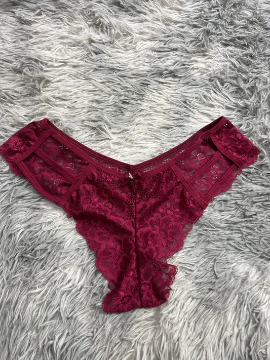 tanga de dama con líneas delanteras vino